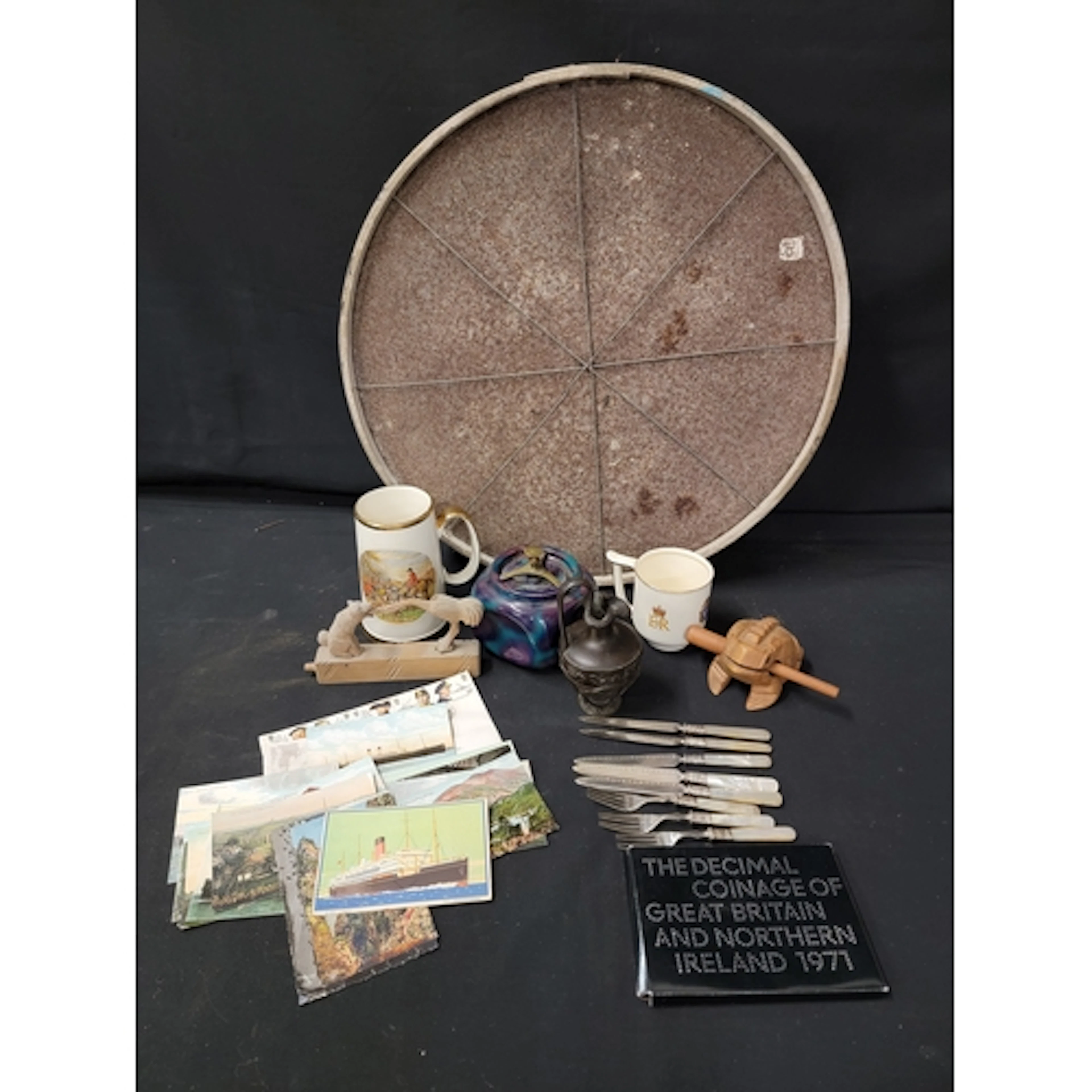 SELECTION OF VINTAGE COLLECTIBLES including Victorian bronze...