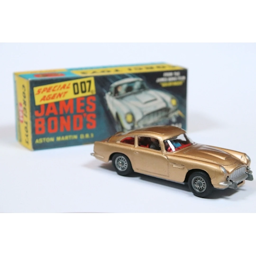 Boxed Corgi 261 James Bond Aston Martin diecast model with 2...