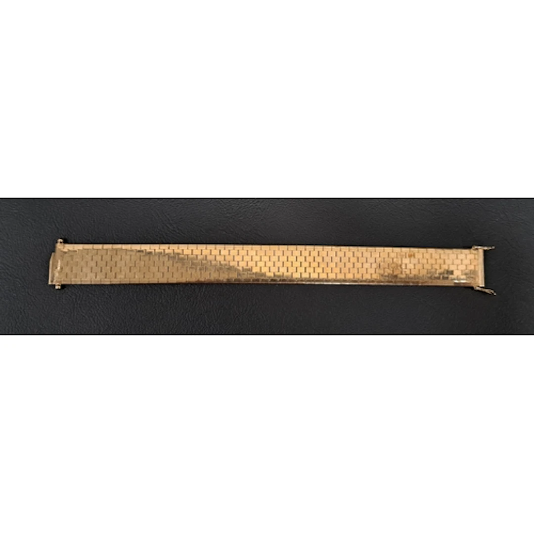 NINE CARAT GOLD BRACELET the bracelet with textured finish a...