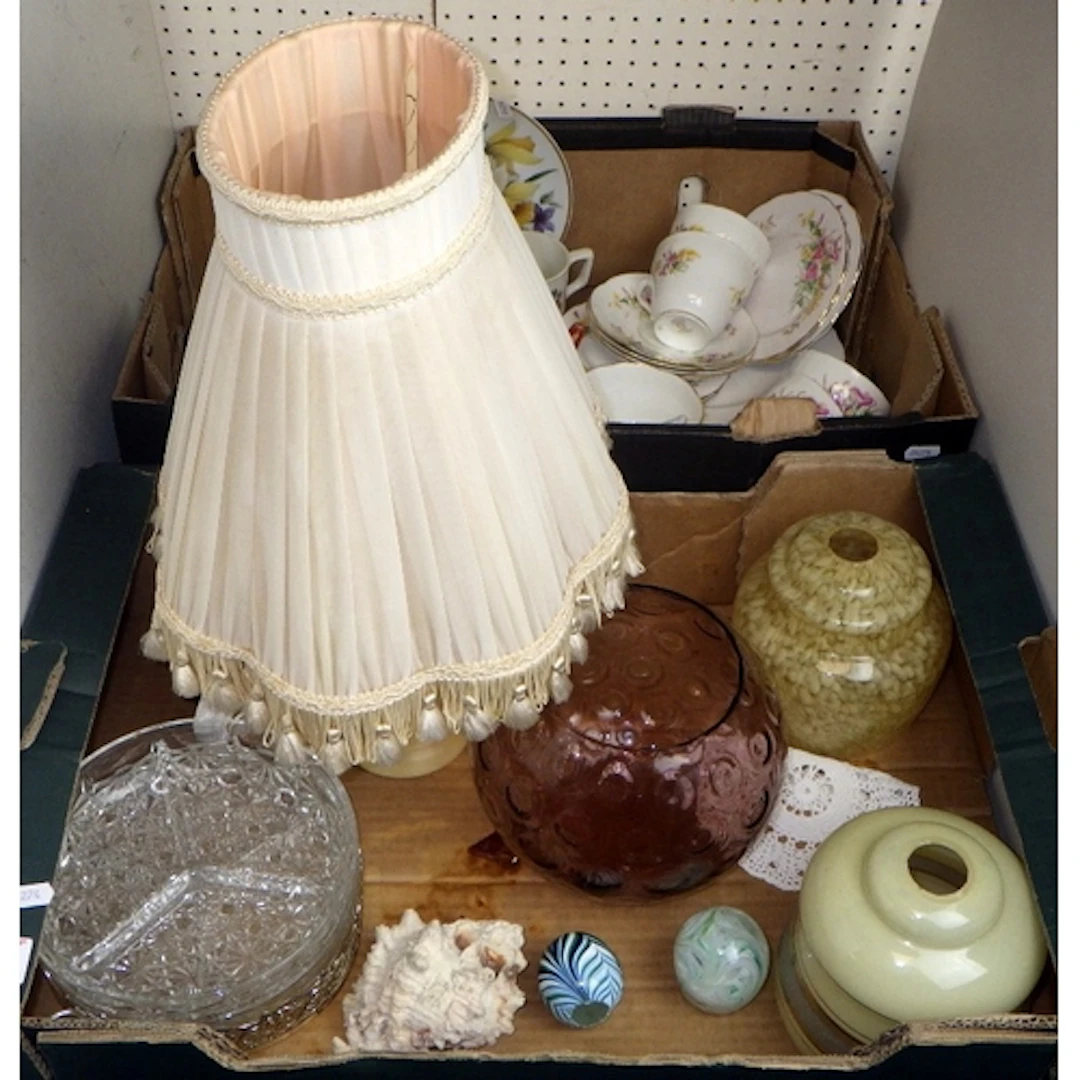 A qty of ceramics, alabaster lamp, shades etc (2)