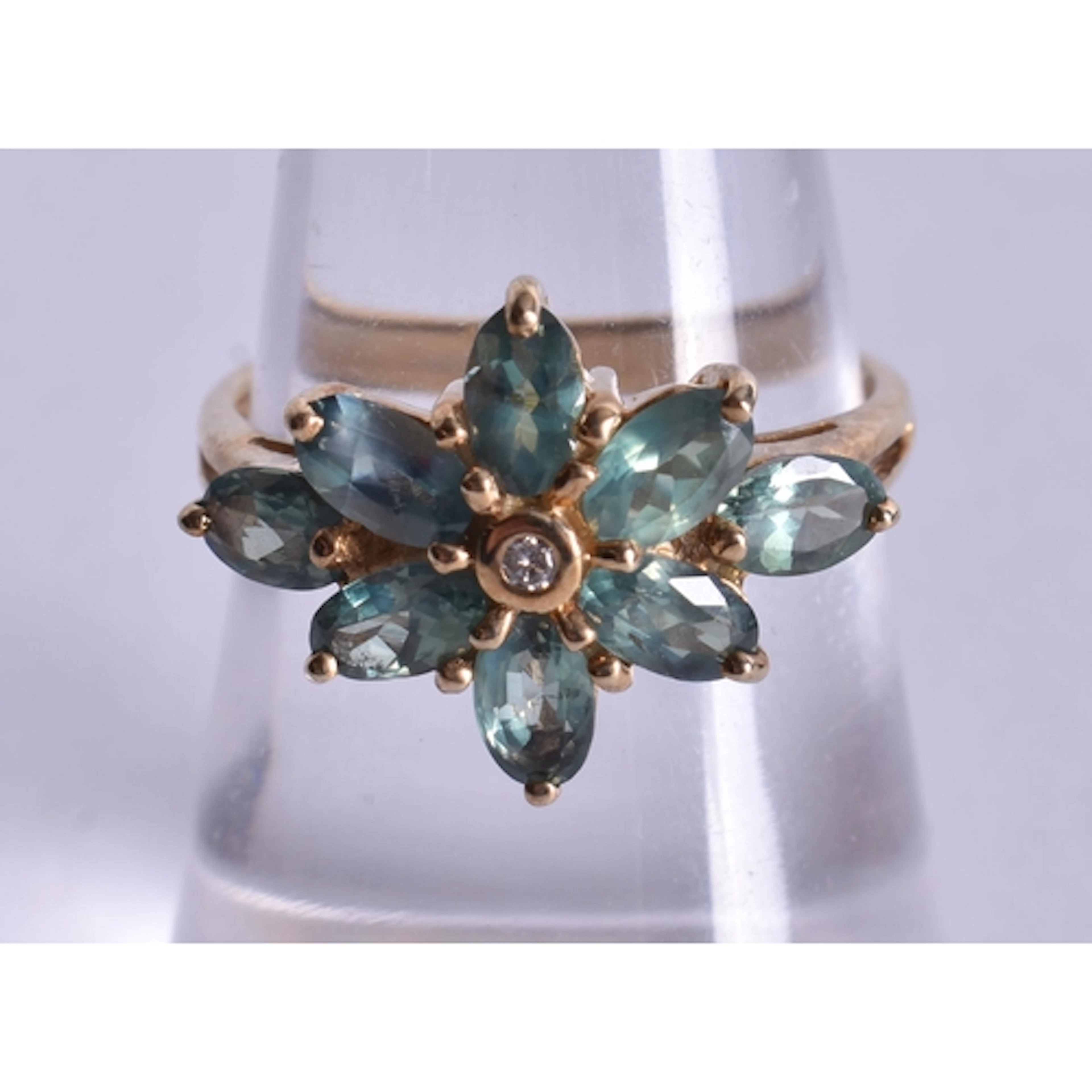 9ct gold chrysoberyl diamond cluster ring (2.7g) Size N