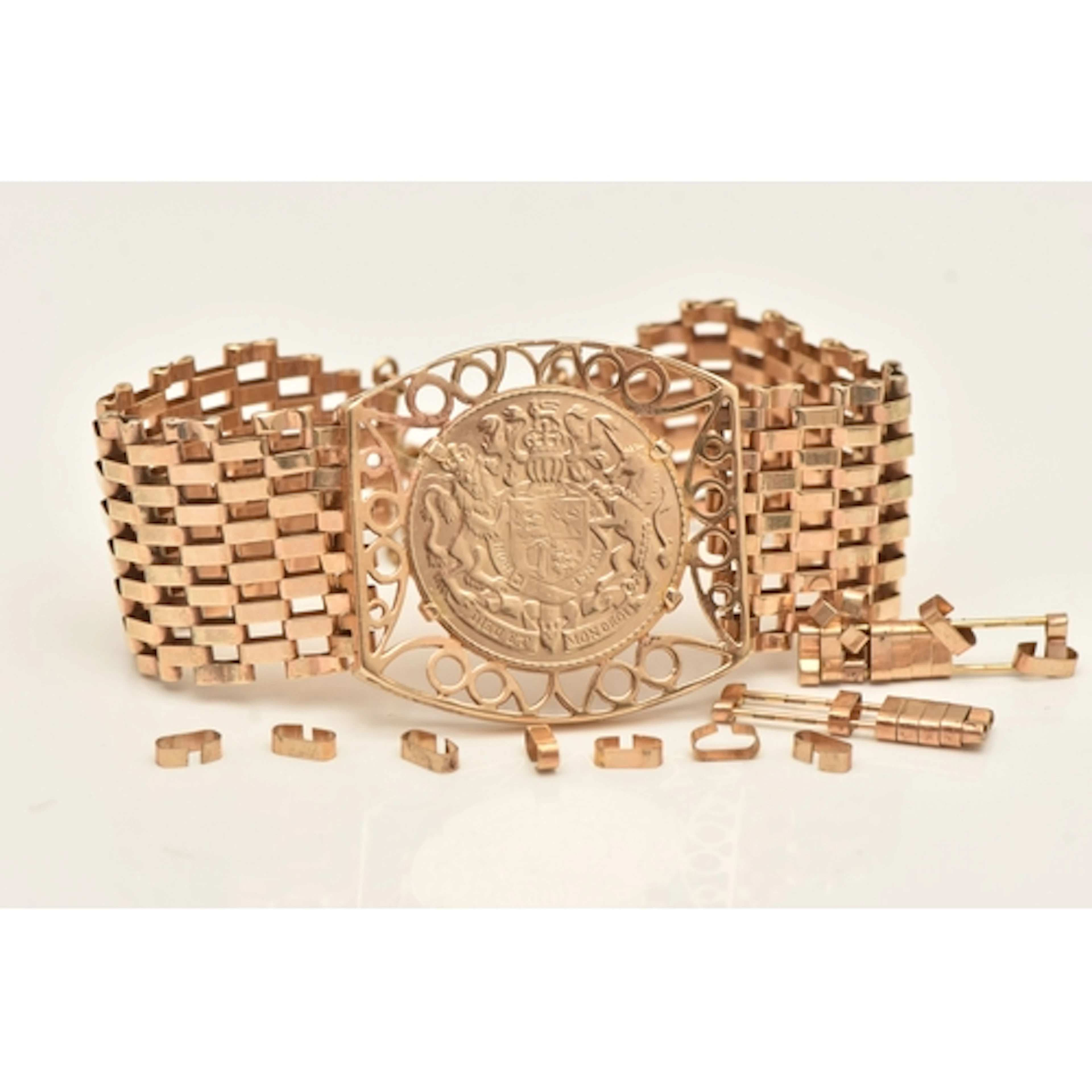 A 9CT GOLD COIN BRACELET, the coin depicting the British Roy...