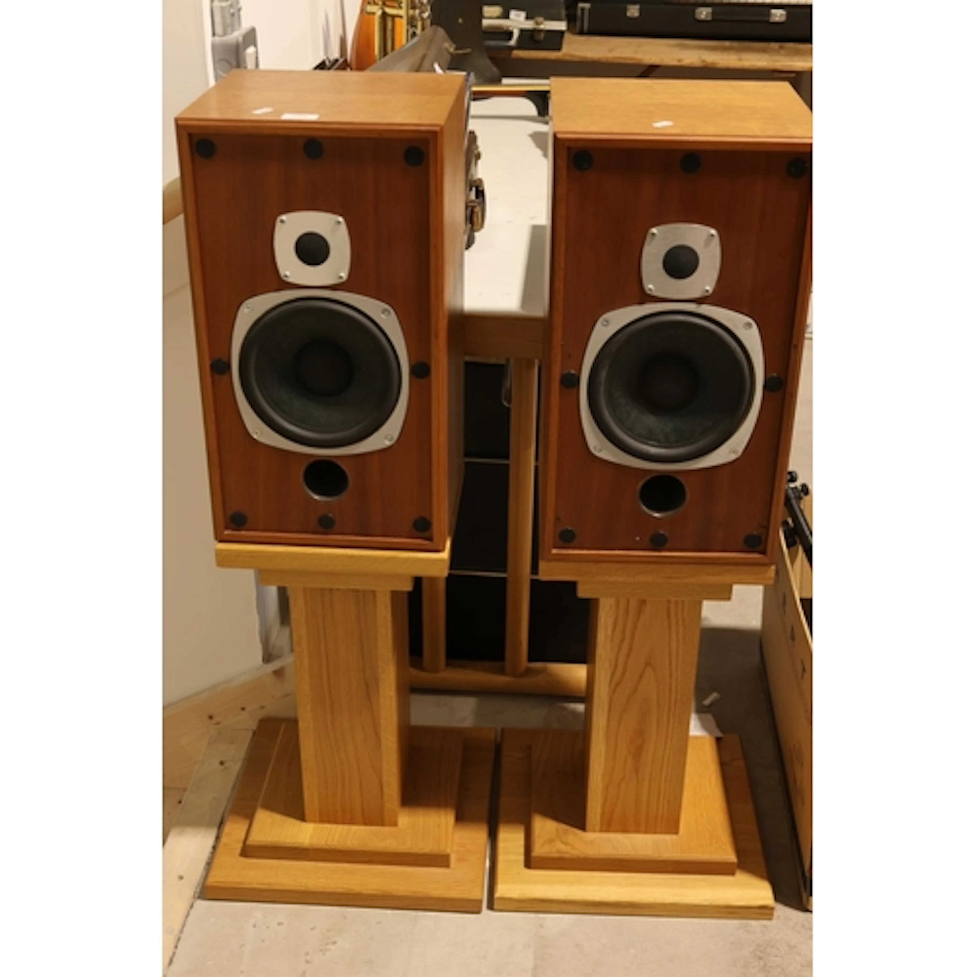 Castle Acoustic Limited pair of standing speakers, model Ken...