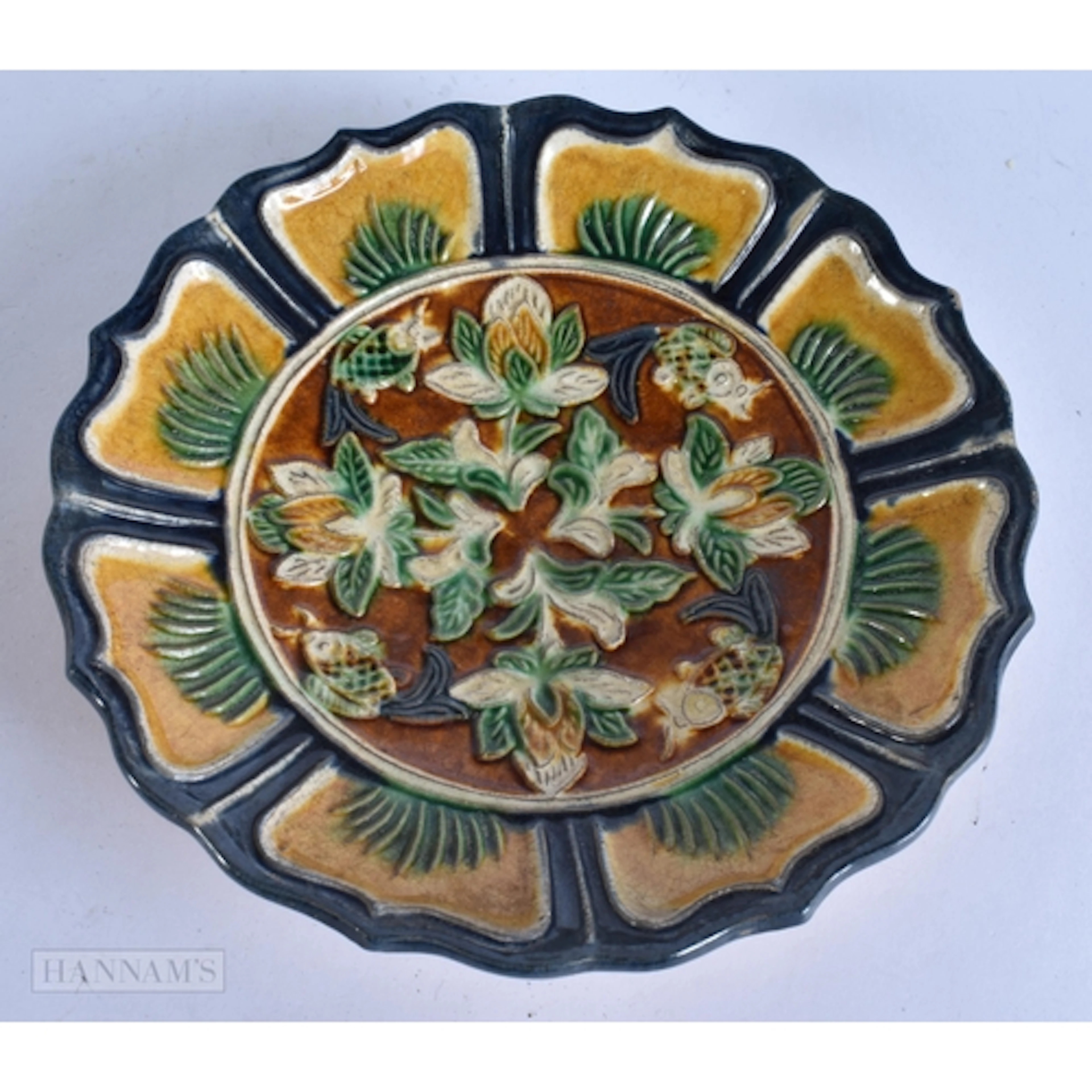 A CHINESE SANCAI GLAZED POTTERY DISH. 18 cm wide.