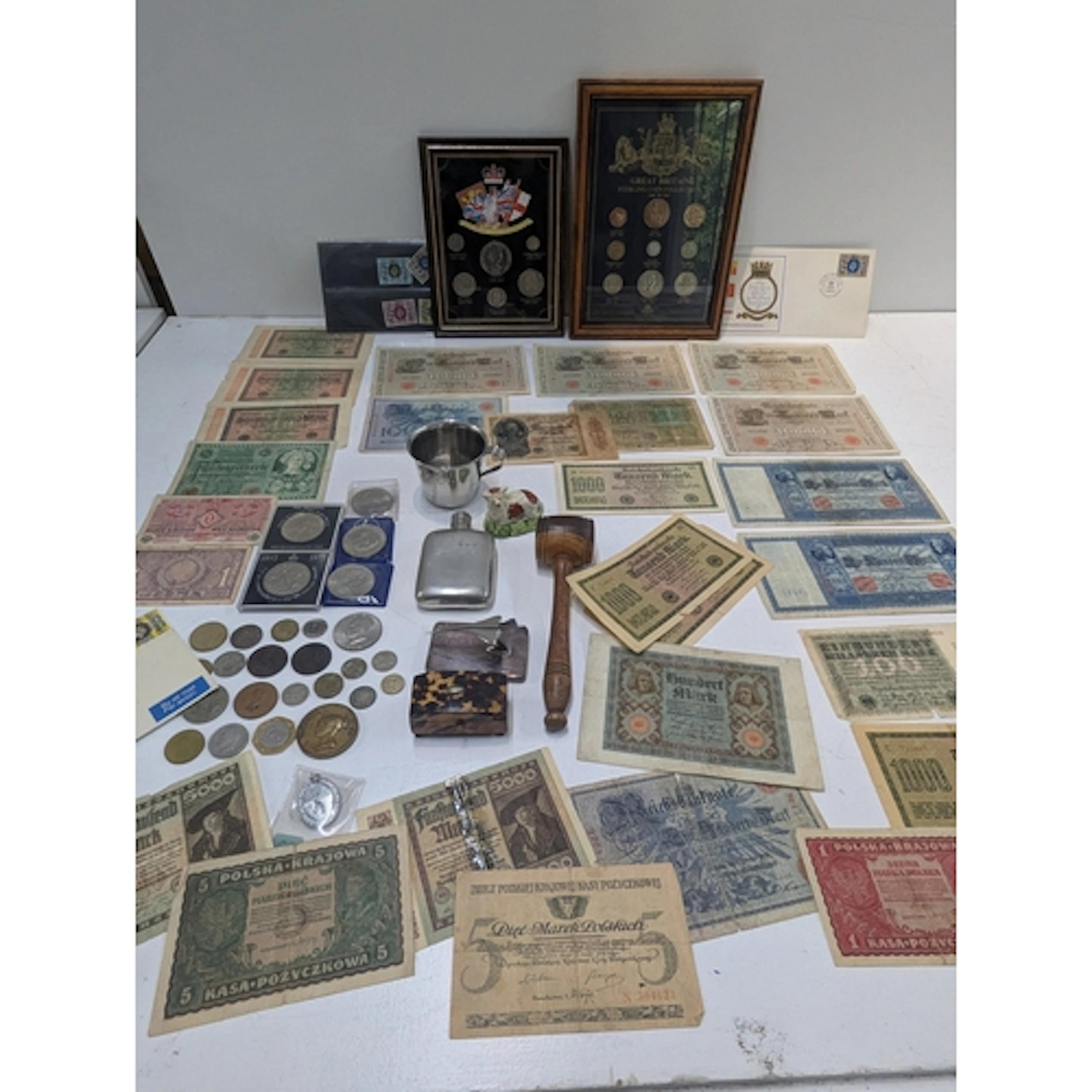 Mixed collectables to include coins and banknotes from aroun...