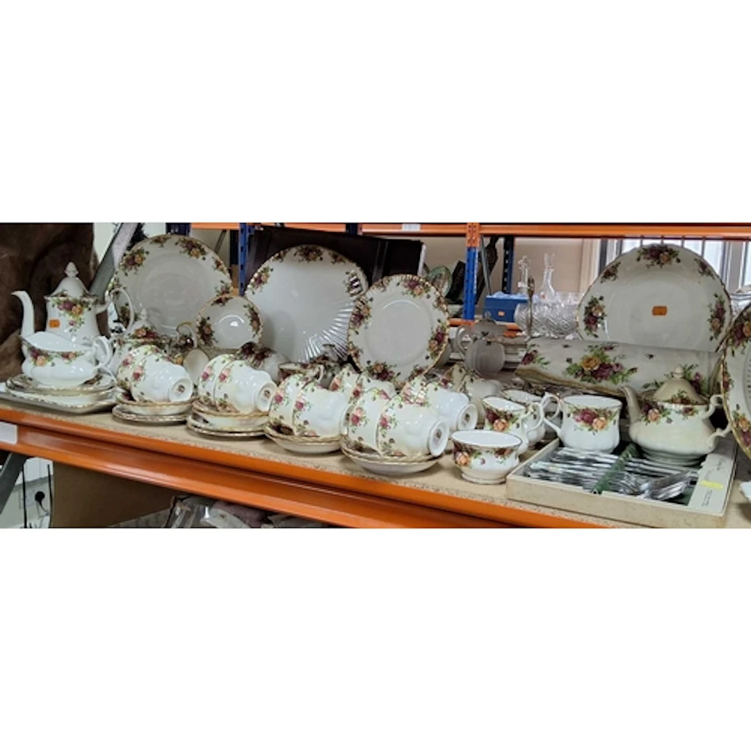 ONE HUNDRED AND TWENTY-FIVE PIECES OF ROYAL ALBERT 'OLD COUN...