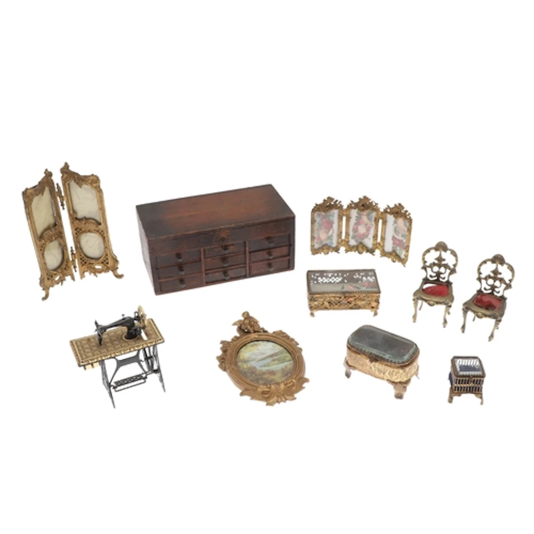 VINTAGE DOLLS HOUSE FURNITURE & ACCESSORIES. Including a lar...