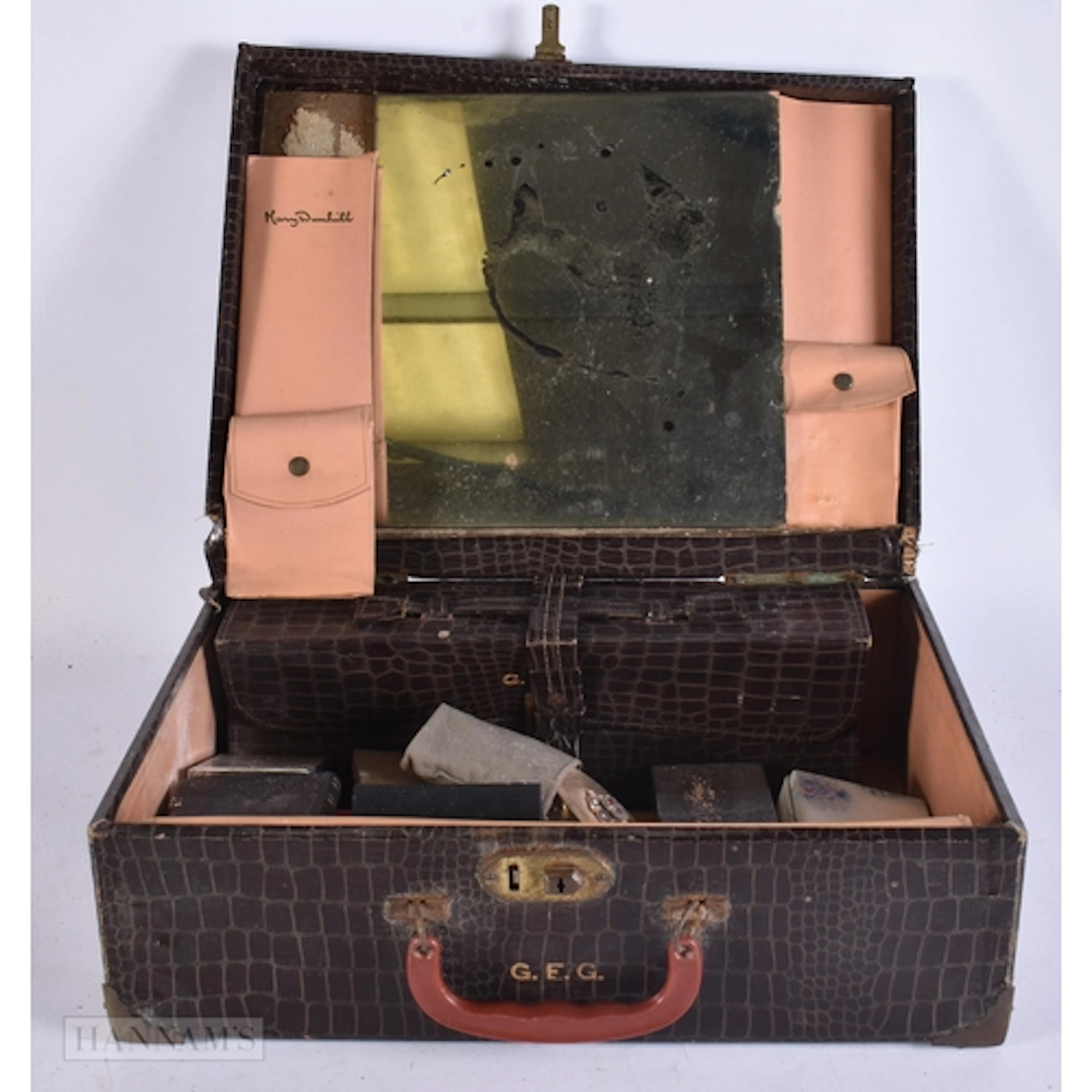 Mary Dunhill (1904 to 1988) Personal effects, including vani...