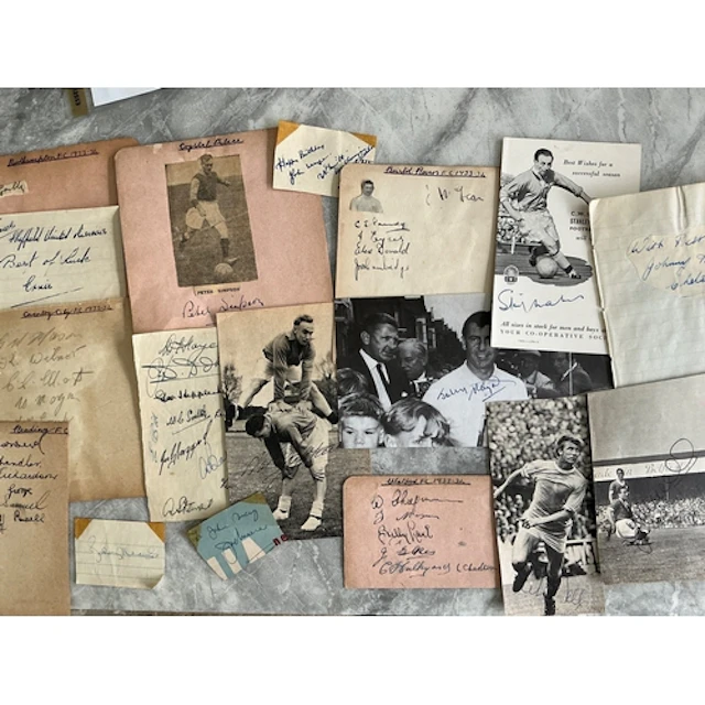 Football Autograph Collection: Good selection of England pla...