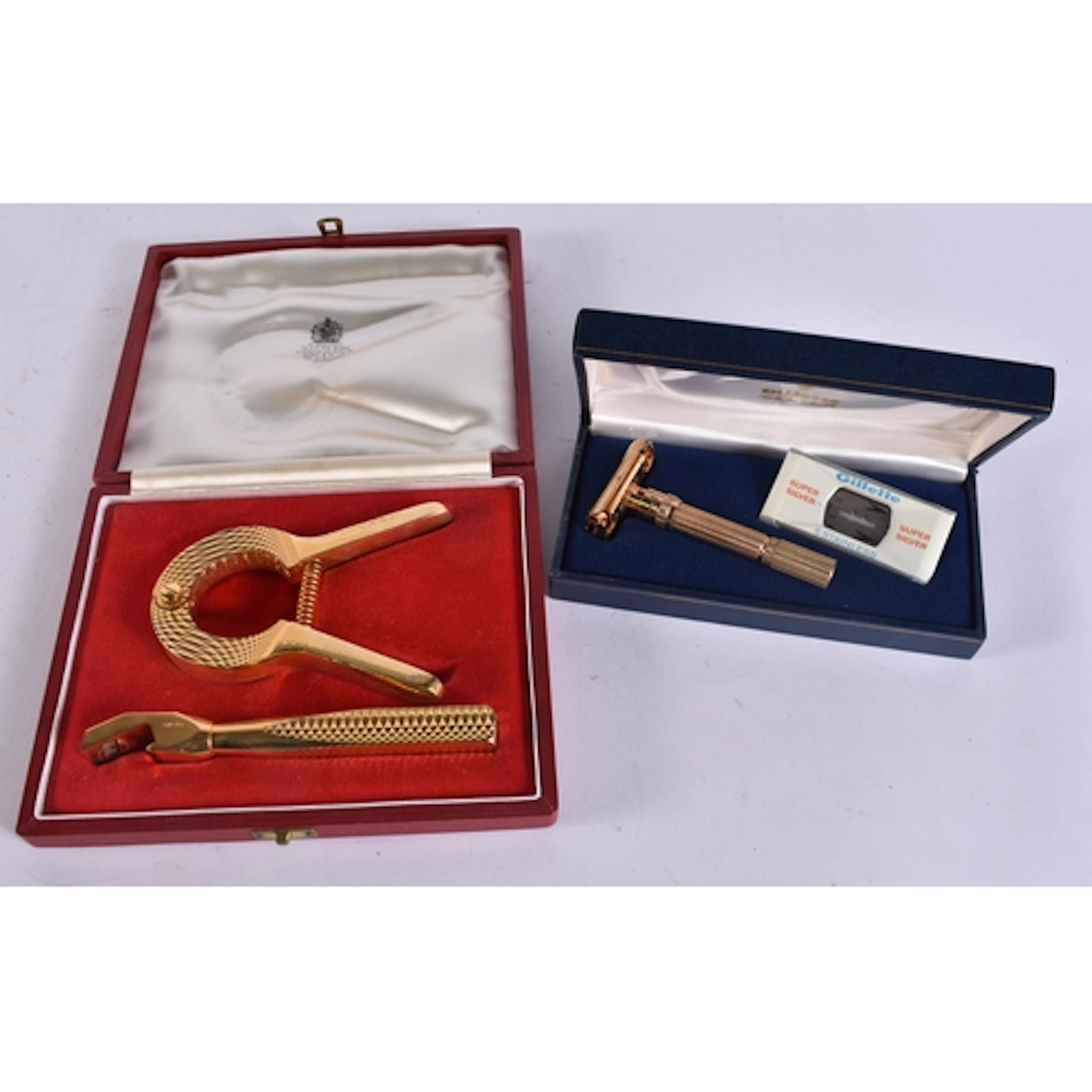 A BOXED ASPREY BARTENDER KIT and a boxed Gilette razor. (2)