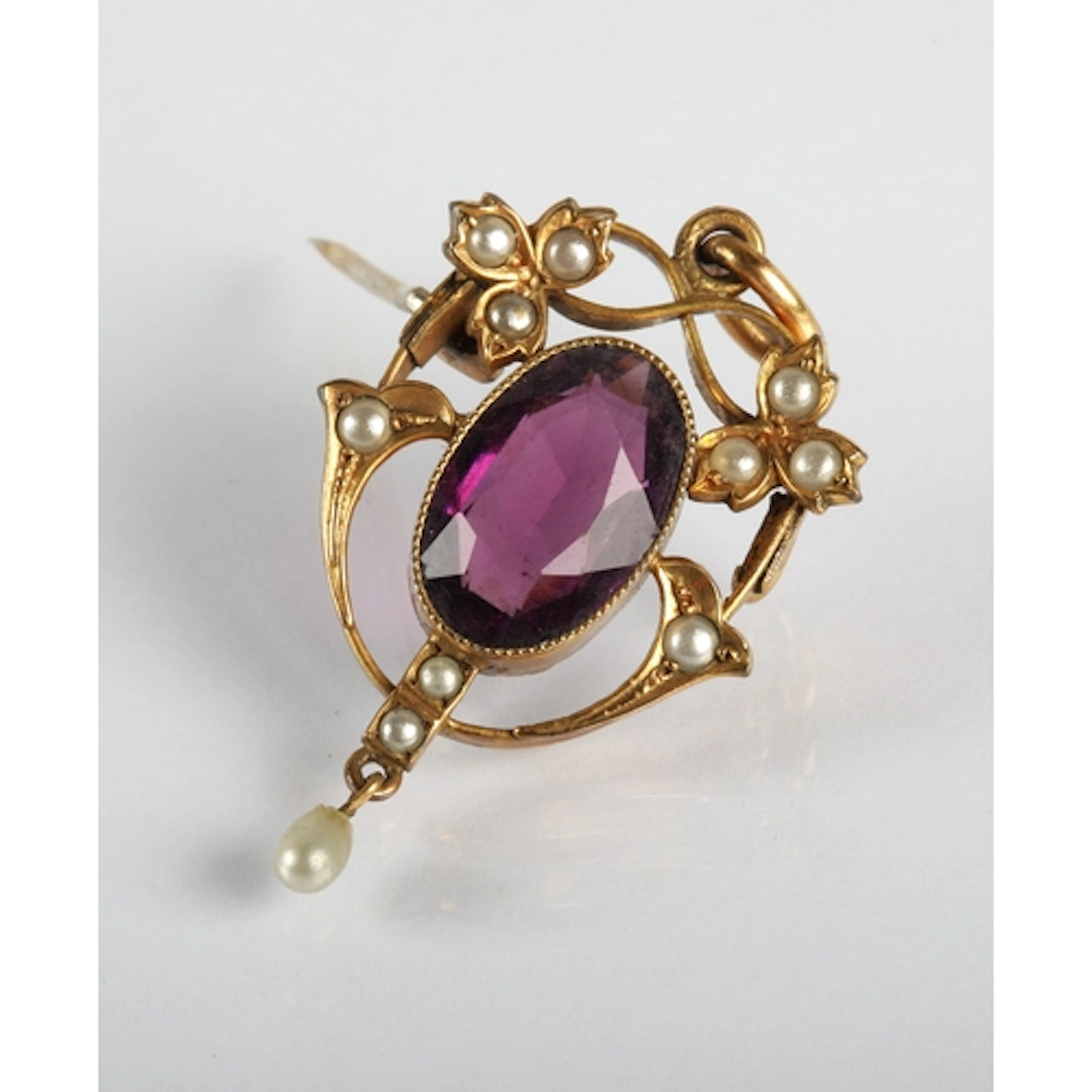 Yellow metal mounted amethyst seed pearl brooch/pendant