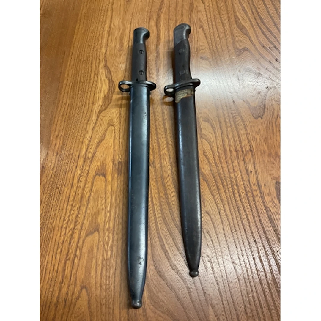 Two WWII German bayonets to inc Siam example.