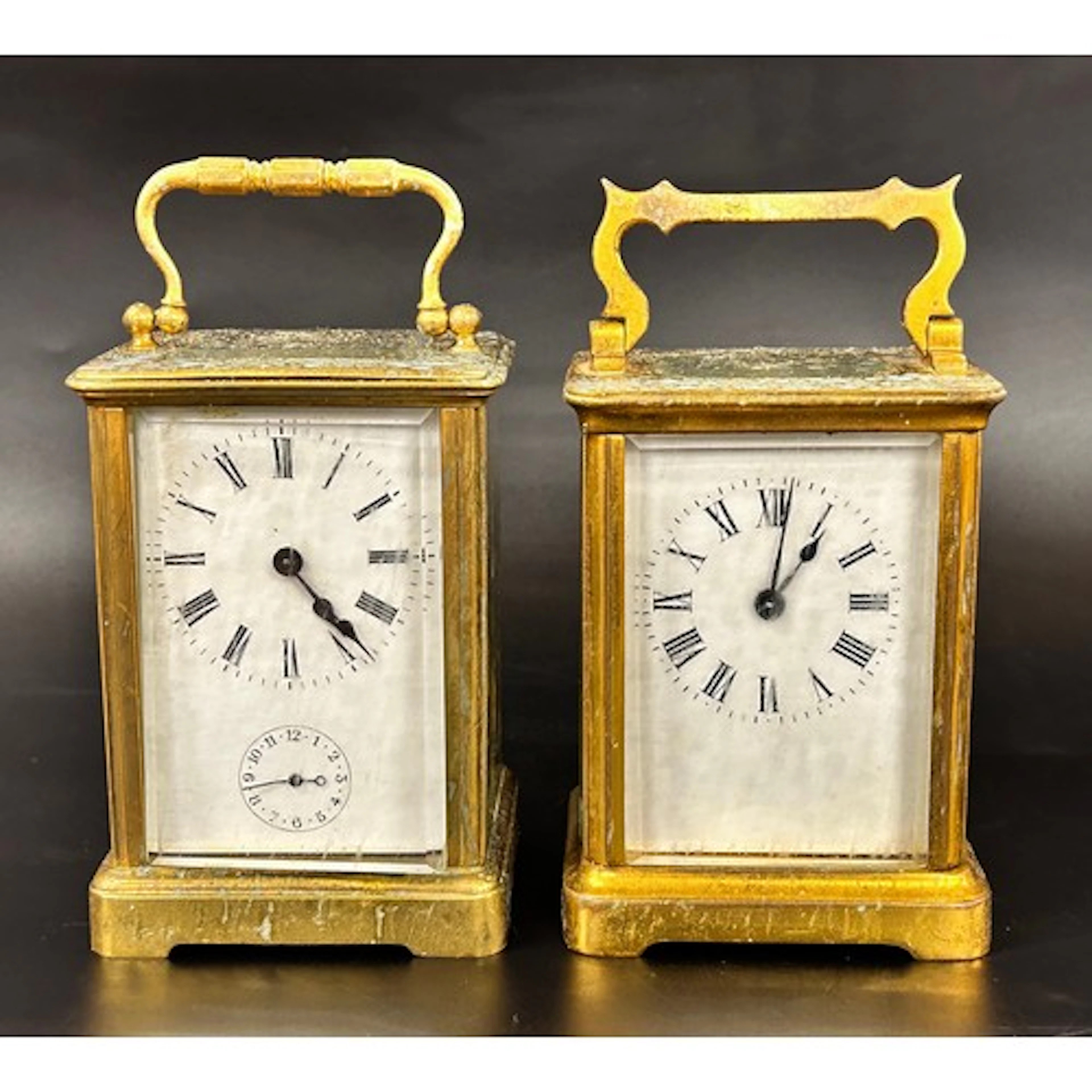 Two brass carriage clocks, both with keys, 11cm h