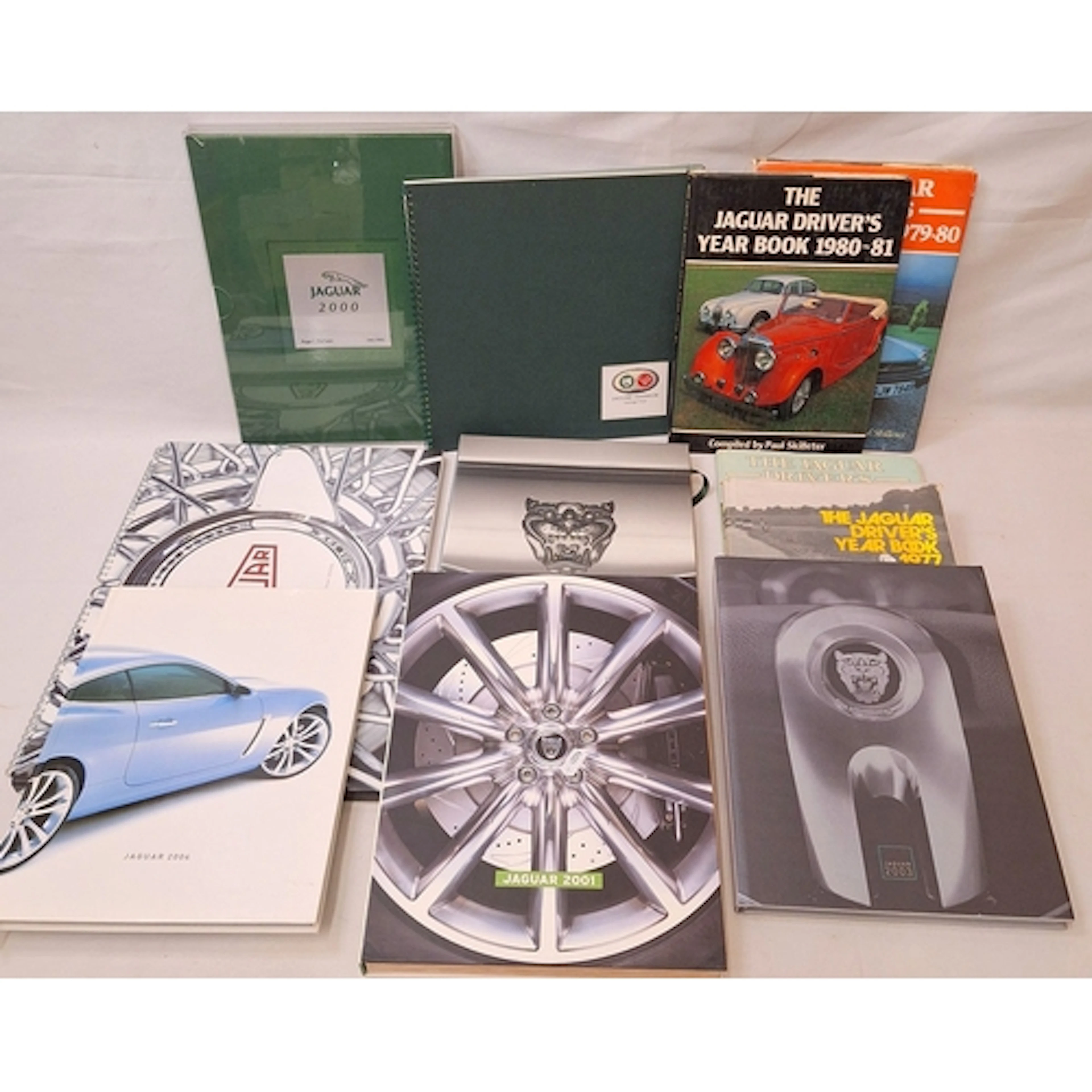 Limited Edition Jaguar Books incl. Jaguar 2000 Yearbook by R...