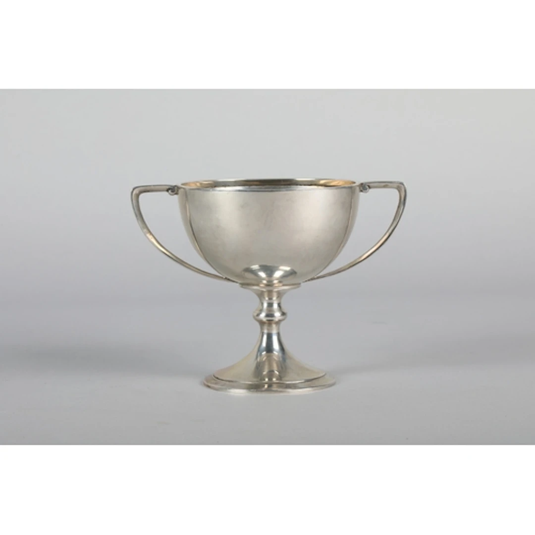 Silver twin handled stemmed cup, Gross weight 133g.