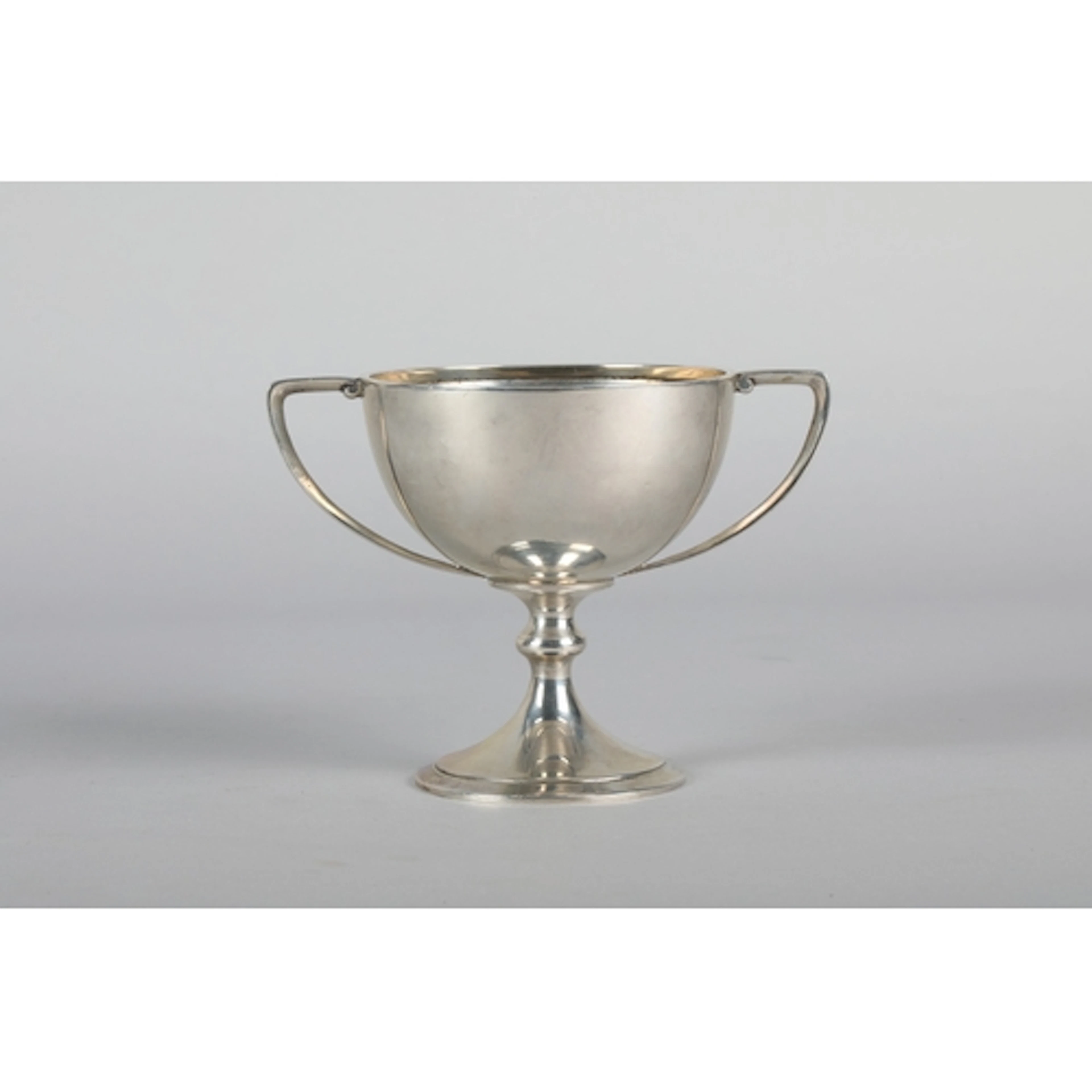 Silver twin handled stemmed cup, Gross weight 133g.