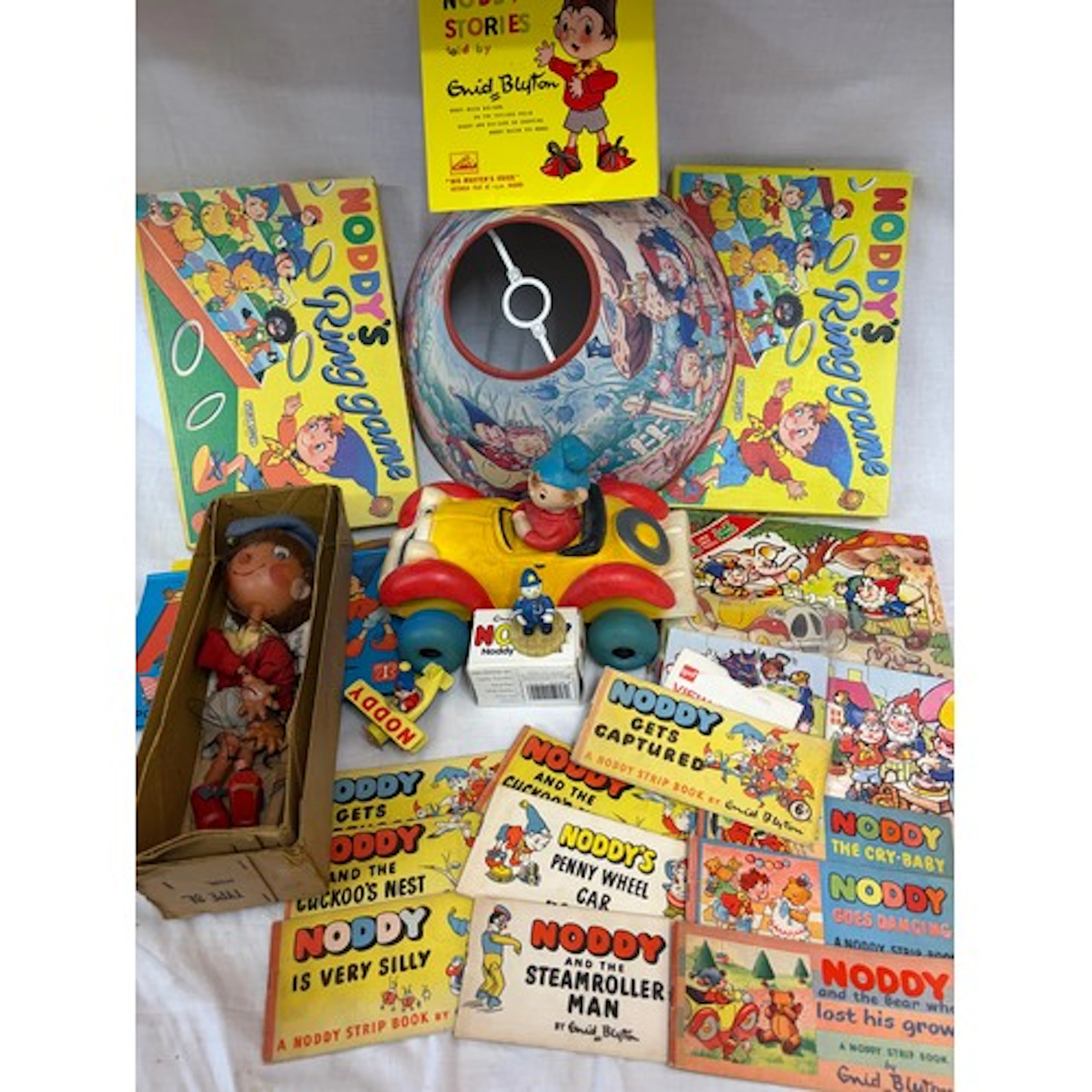 A collection of Noddy memorabilia to include Noddy lampshade...