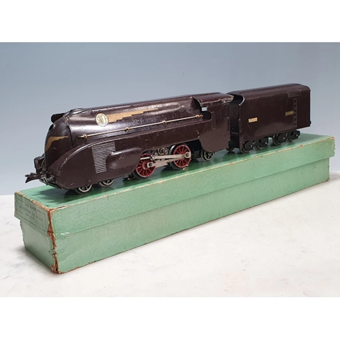 A boxed Hornby 0 gauge 4E electric 4-4-2 S.N.C.F. Locomotive...