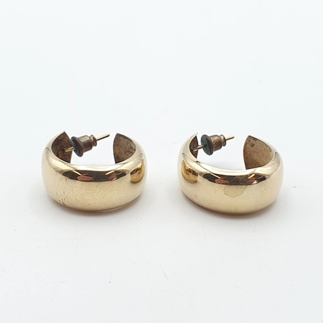 A pair of 9ct gold hoop Earrings, approx 3.7gms