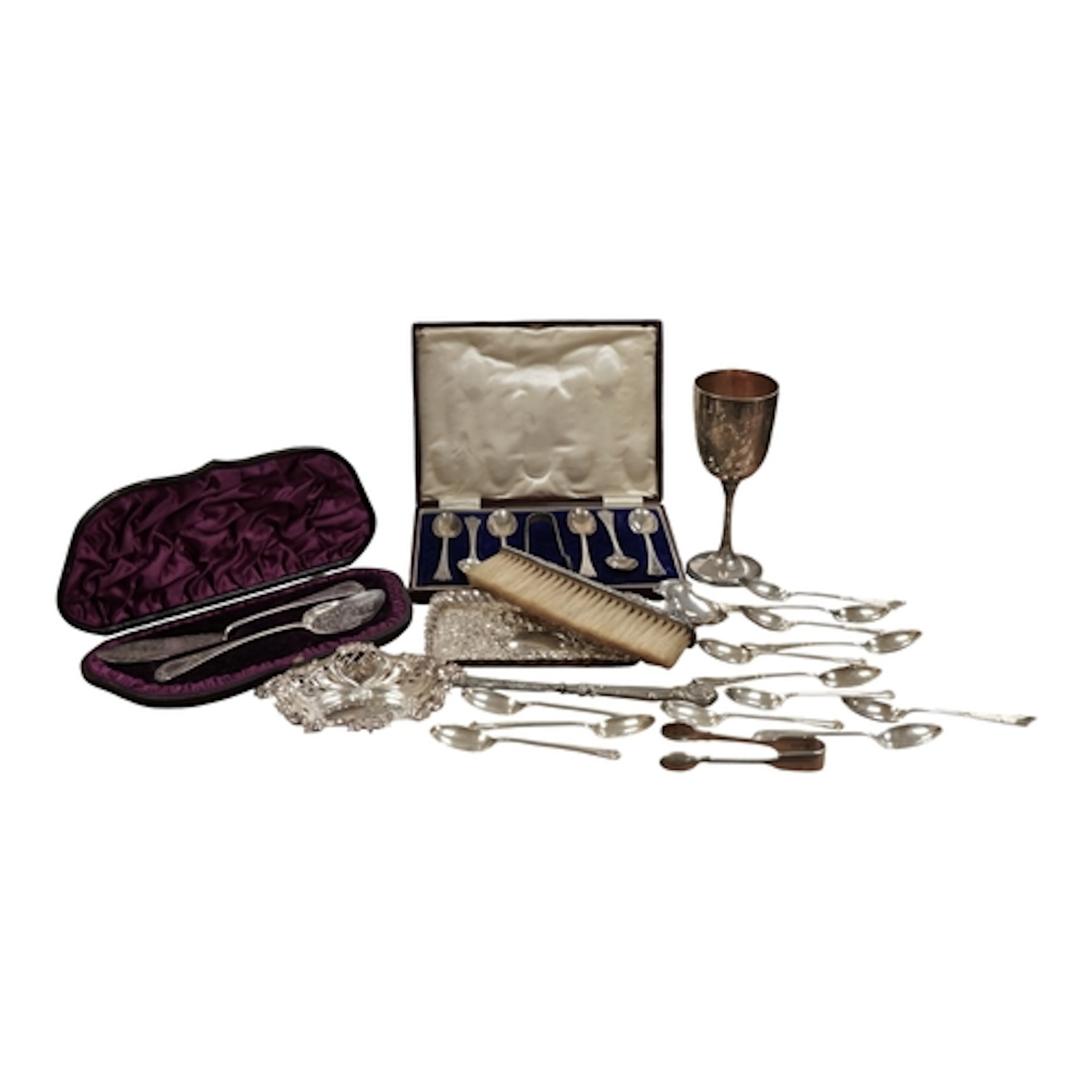 A late Victorian repousse silver pin tray, Birmingham, 1900,...