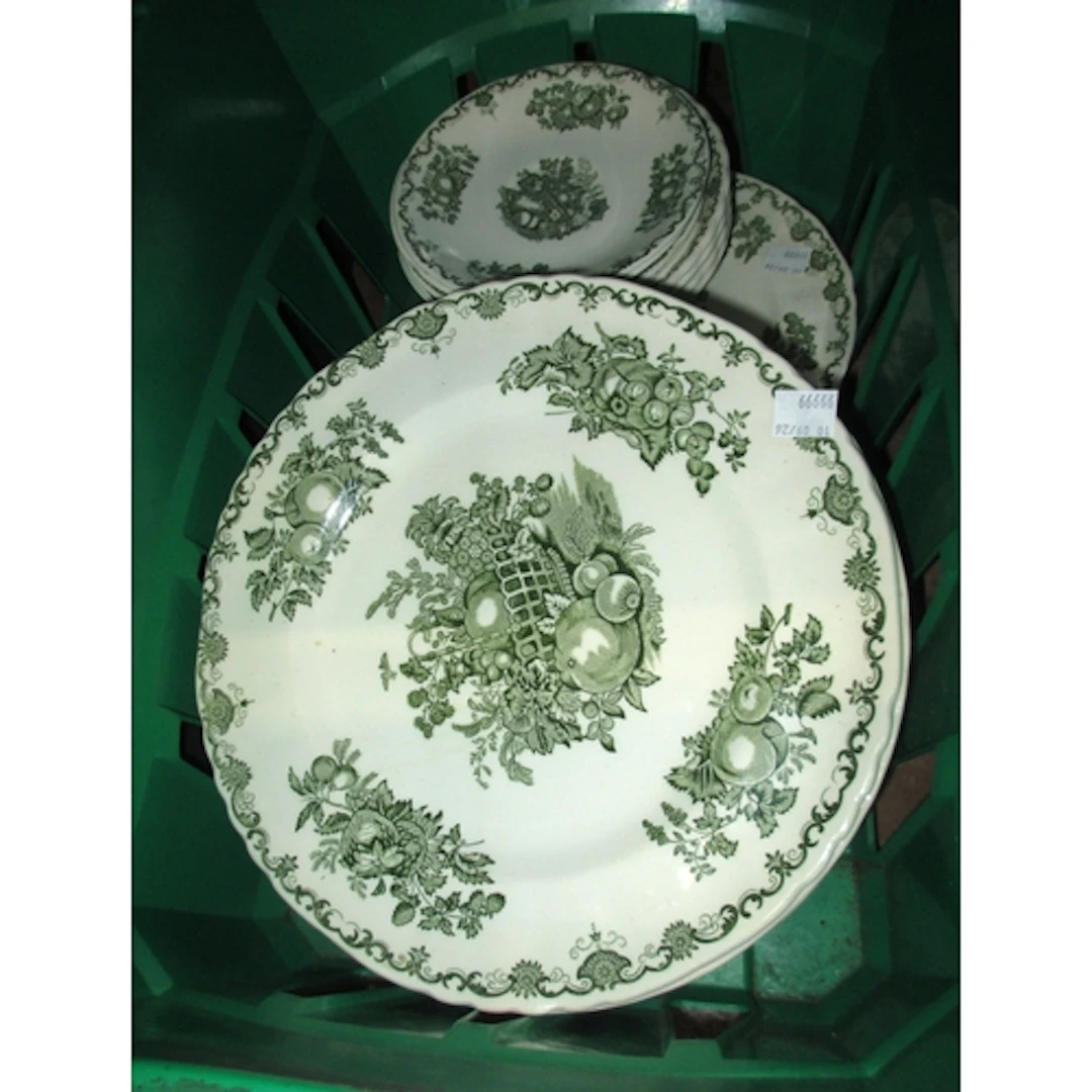 Large quantity of Masons green transfer printed dinner and t...