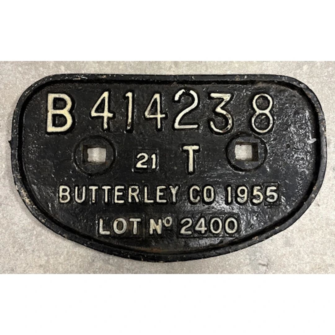 A cast iron Butterley Company 1955 wagon plate. Est. £20 - £...