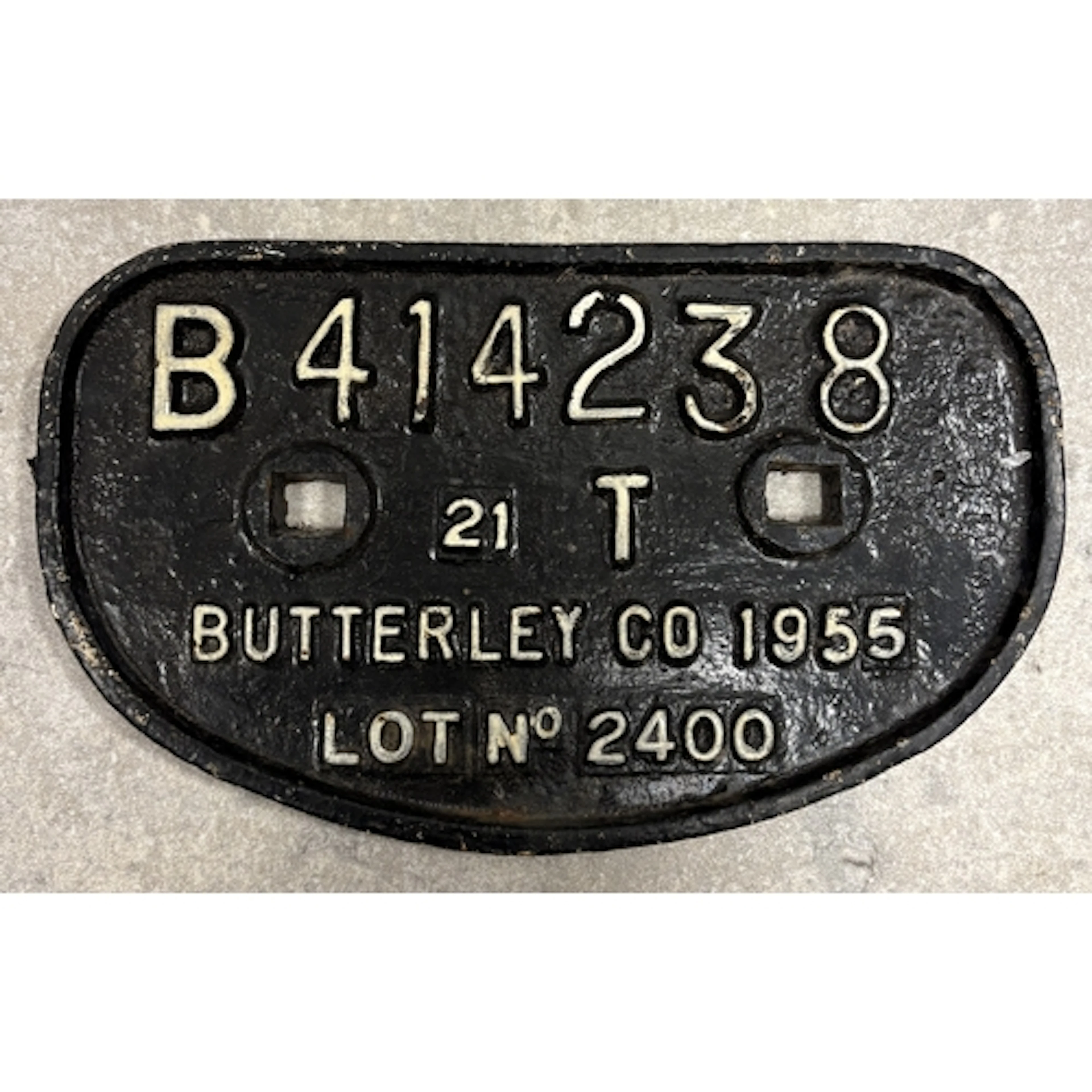 A cast iron Butterley Company 1955 wagon plate. Est. £20 - £...