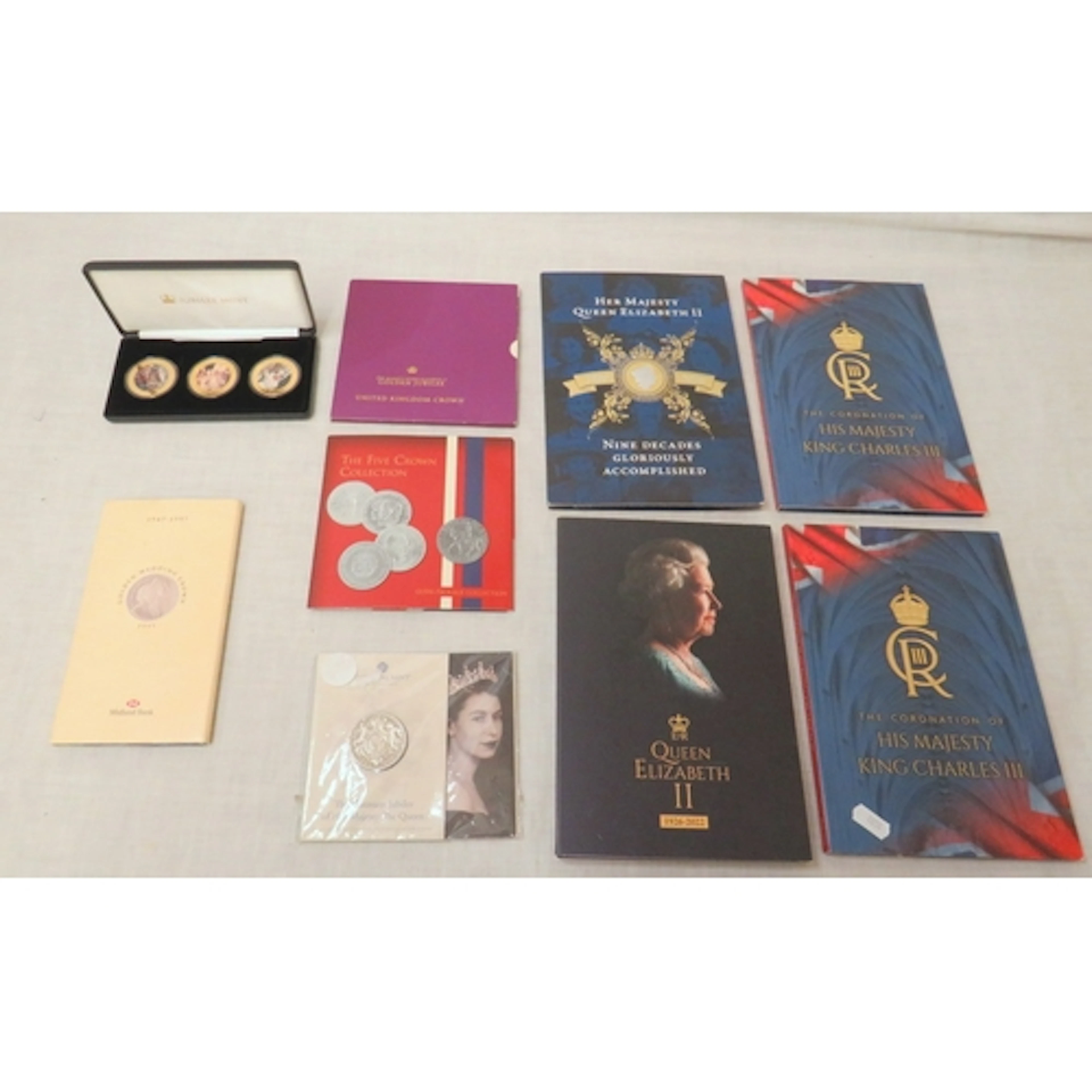 Royal Commemorative Coins incl. set of 3 Jubilee Mint Queens...