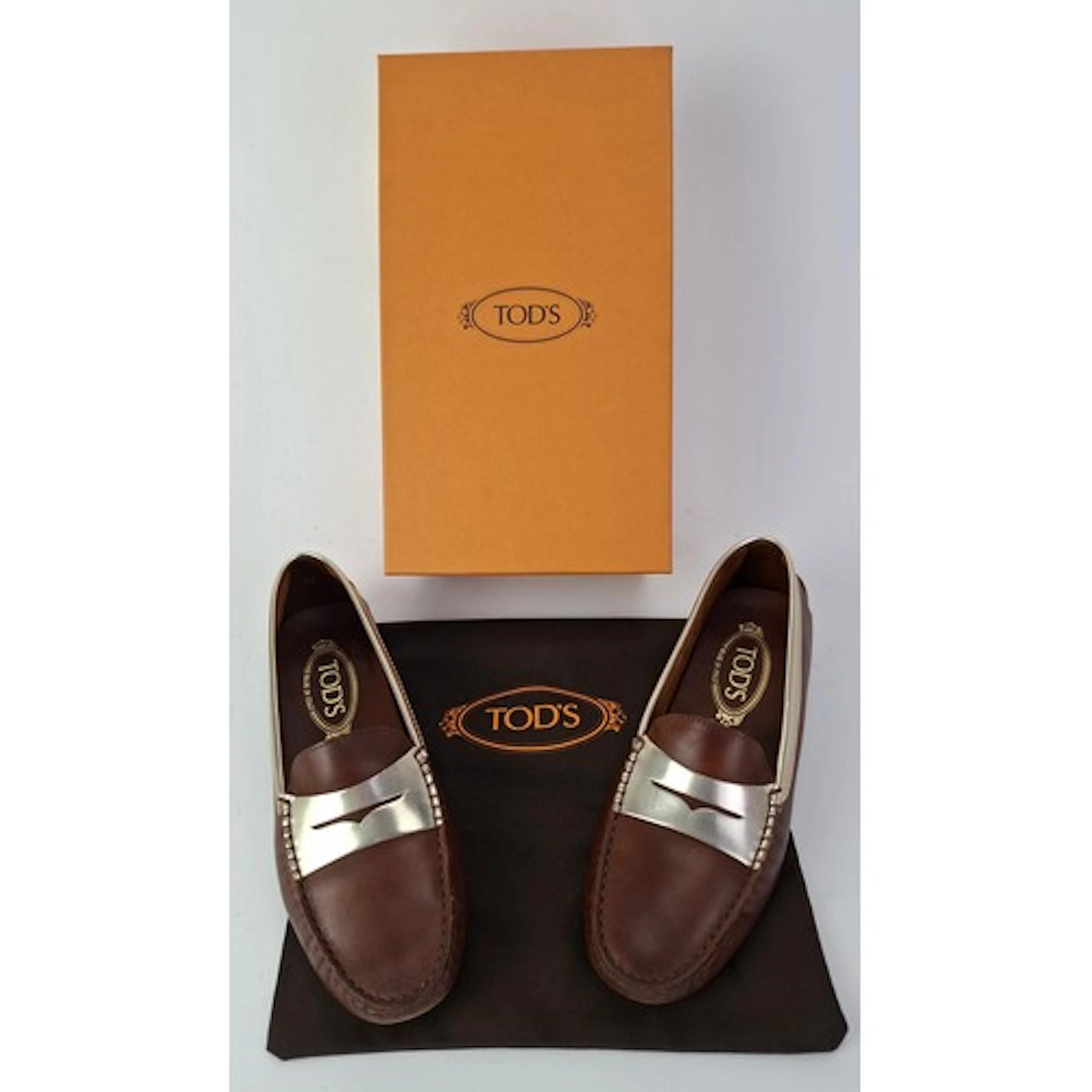Tod's- A pair of ladies Gommini moccasins in dark brown with...