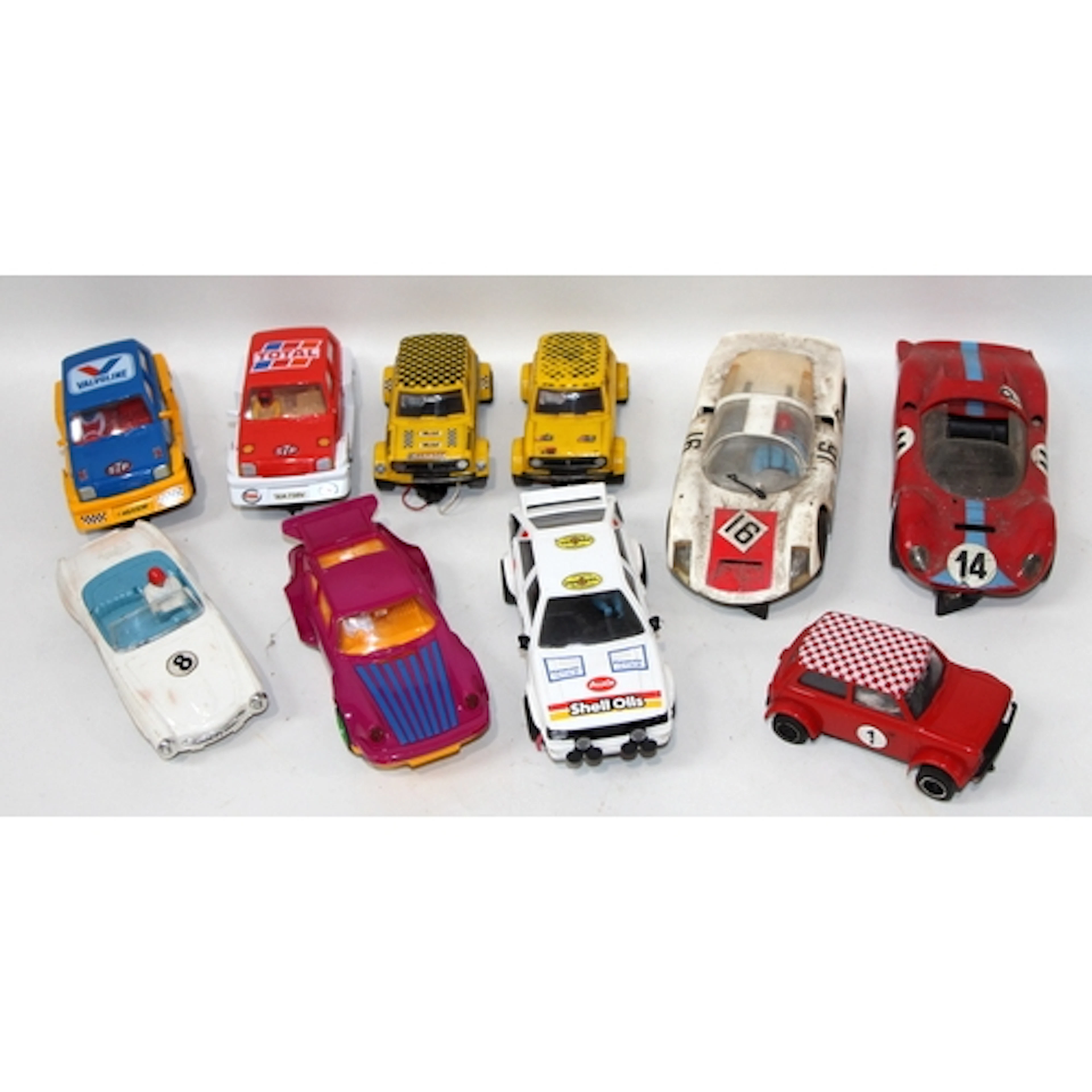 Vintage Scalextric: A selection of loose slot car racing veh...