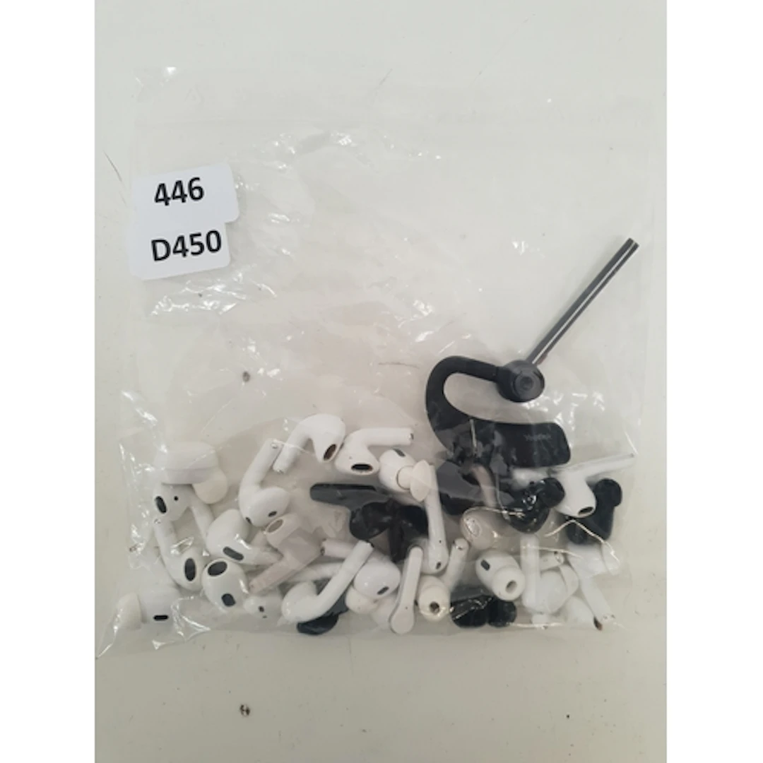BAG OF THIRTY SINGLE EARBUDS including Apple