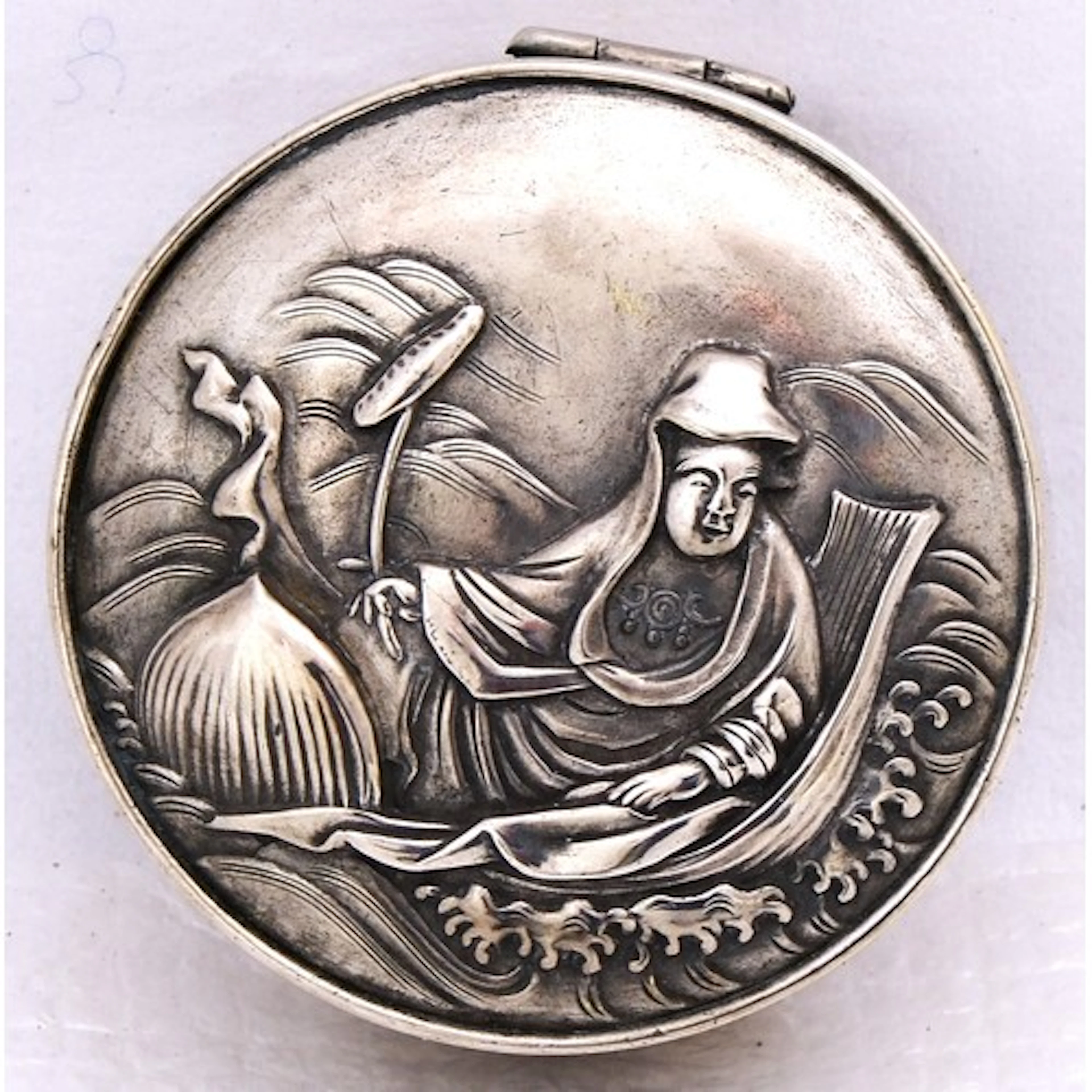 A SMALL JAPANESE SILVERED-METAL BOX AND COVER EARLY 20TH CEN...