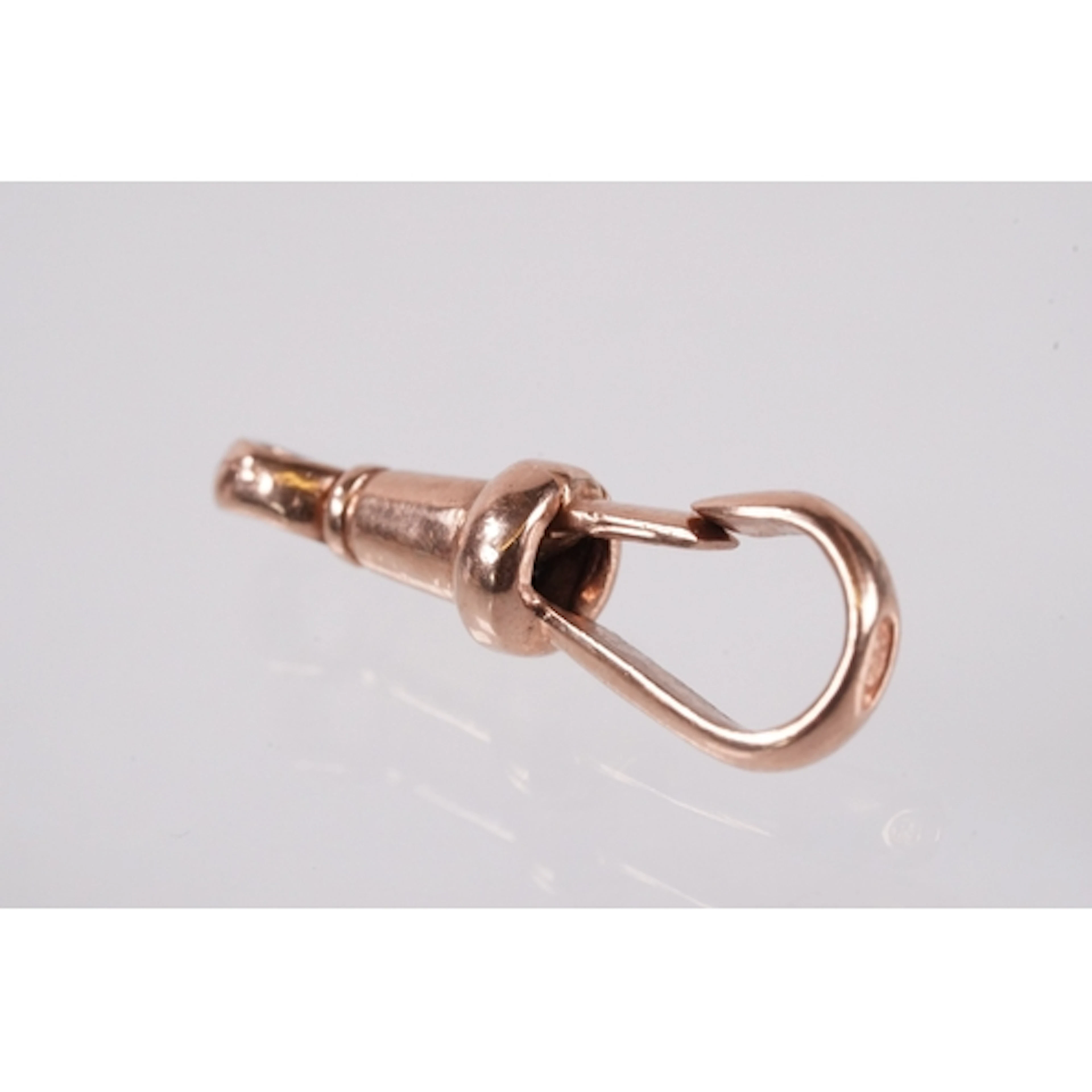 9ct gold dog clip clasp. Marked 9ct. Measures 2.3cm.