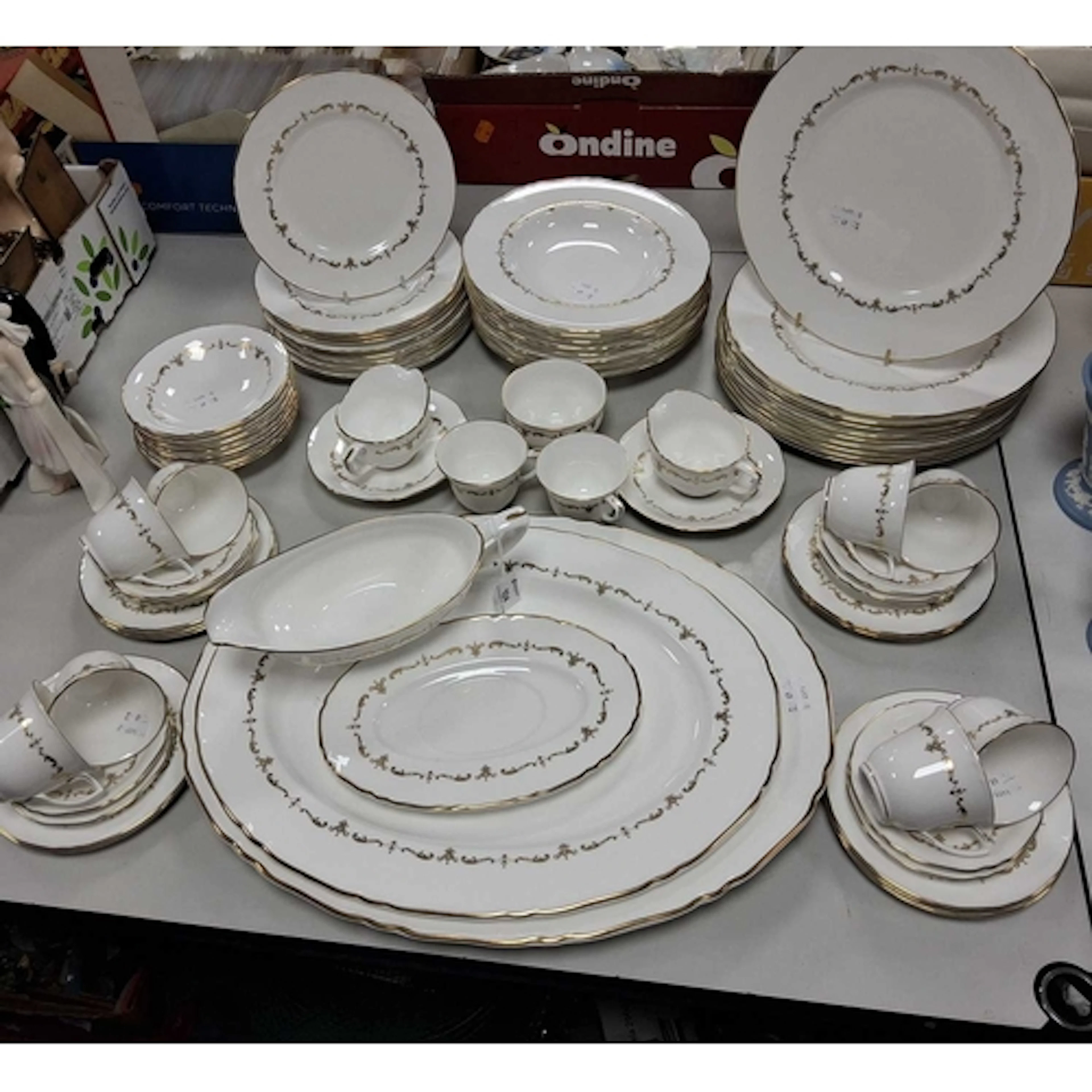 A SEVENTY-FIVE PIECE ROYAL WORCESTER 'GOLD CHANTILLY' PART D...