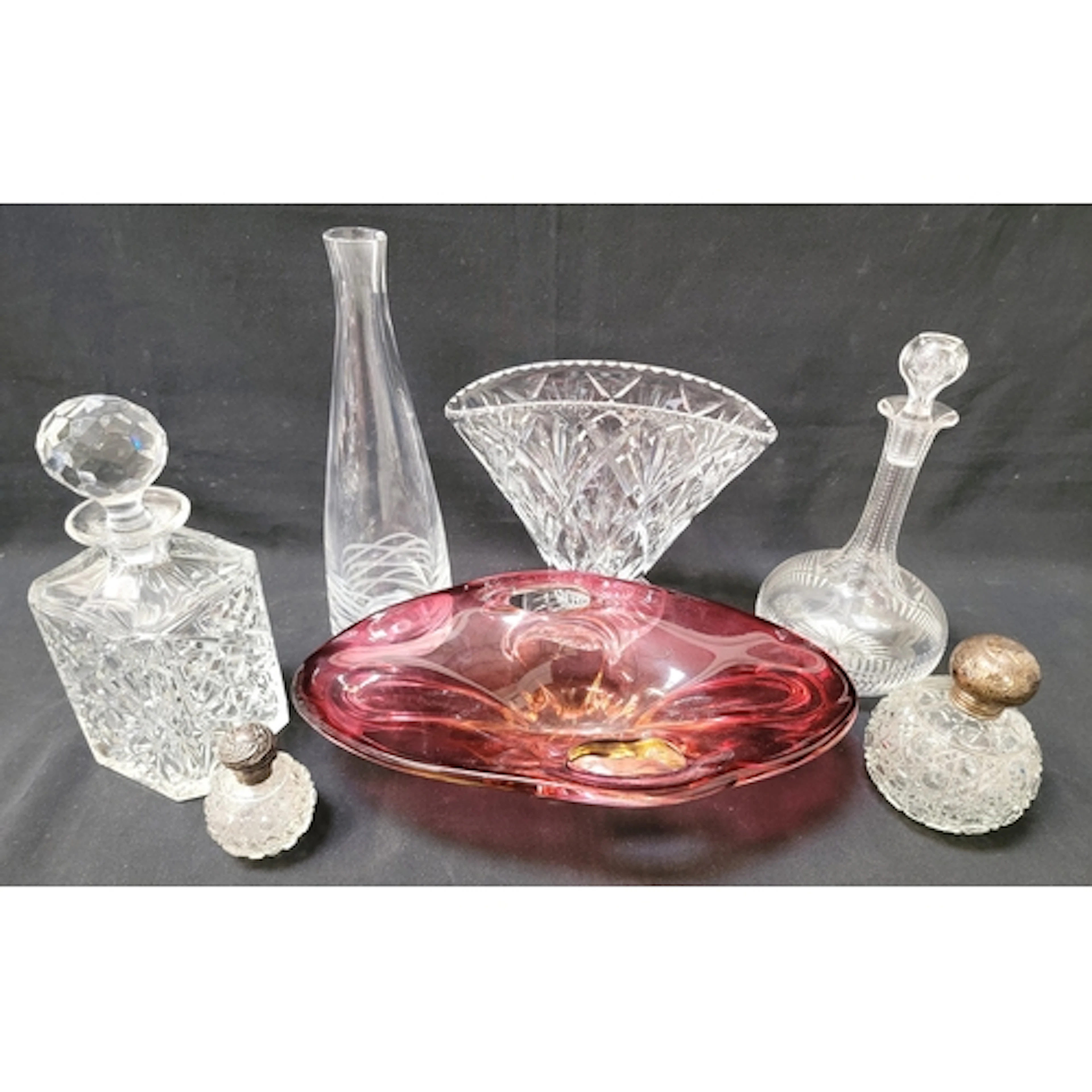 SELECTION OF GLASS AND CRYSTAL including a Murano style red...