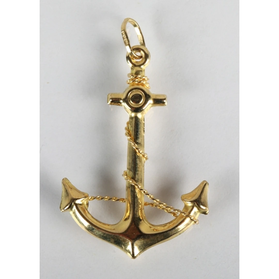 9ct gold anchor and chain pendant, weight 2g.