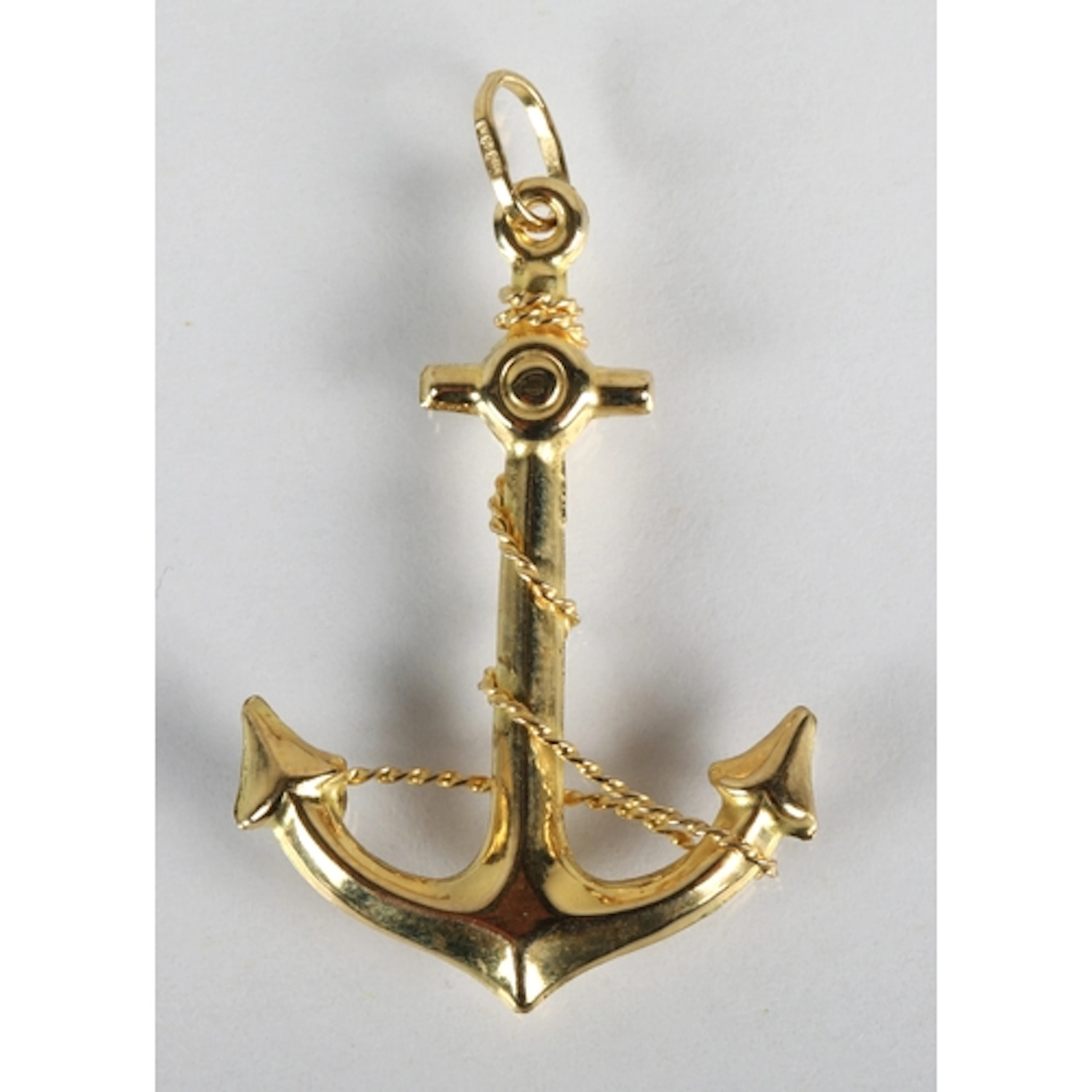 9ct gold anchor and chain pendant, weight 2g.