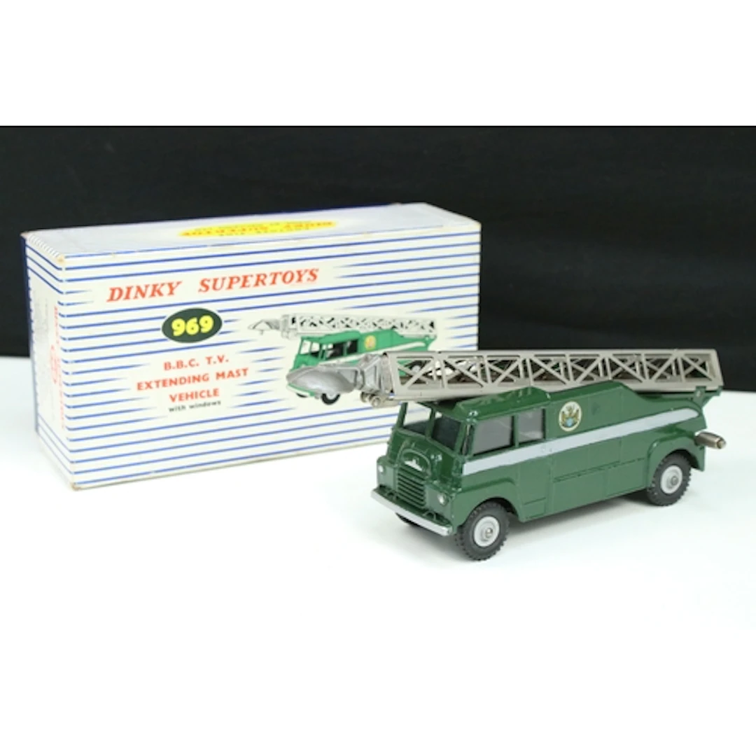 Boxed Dinky Supertoys 969 BBC TV Extending Mast Vehicle diec...