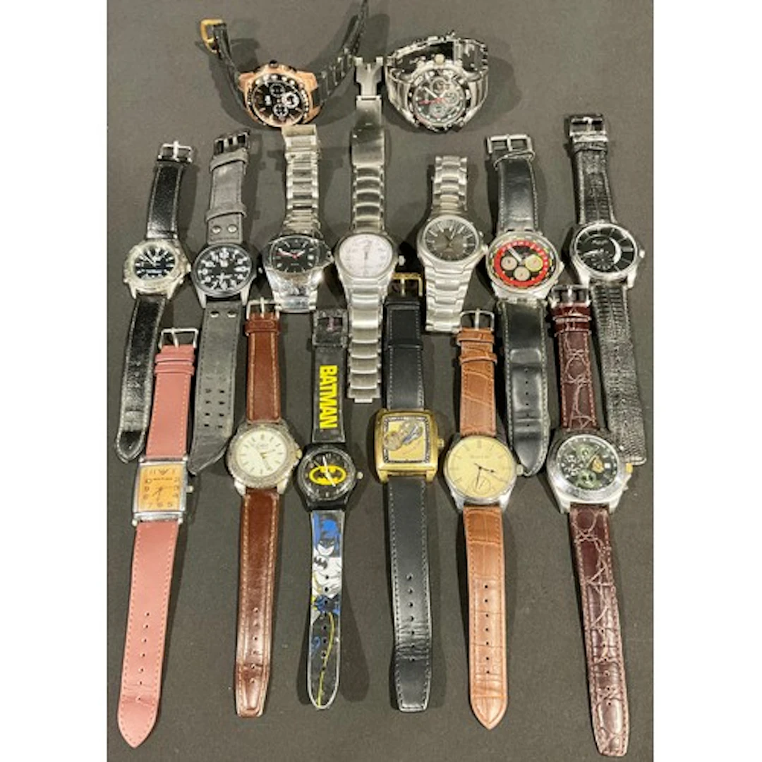 Watches - A accumulation of approximately fifteen vintage wr...