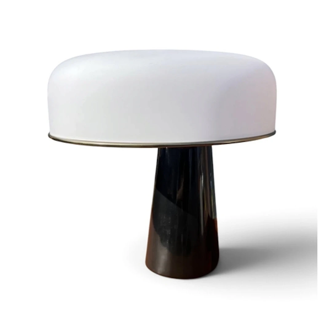 A MID-CENTURY STYLE TABLE LAMP 40cm x 35cm