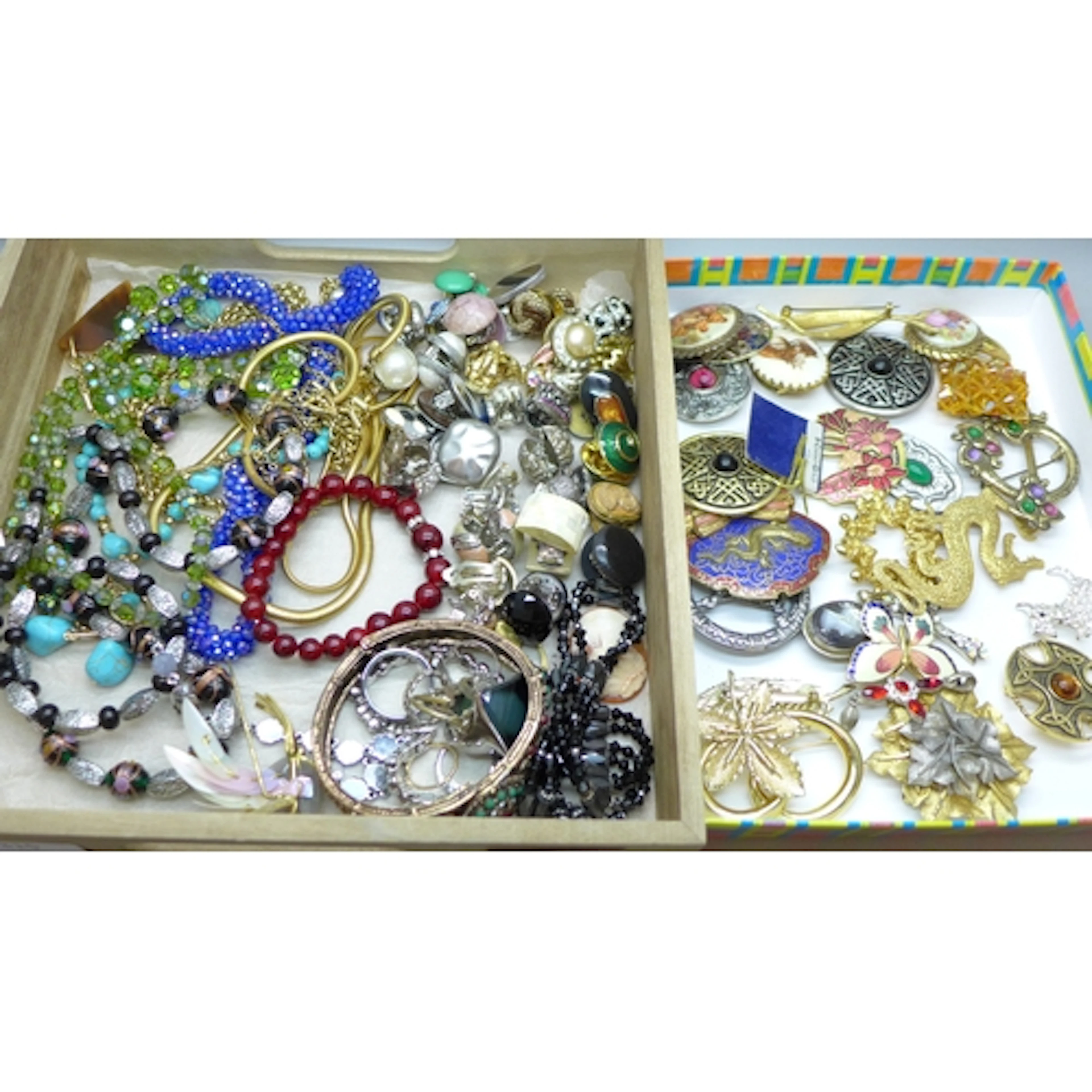 A collection of jewellery including Sarah Coventry, Monet, e...