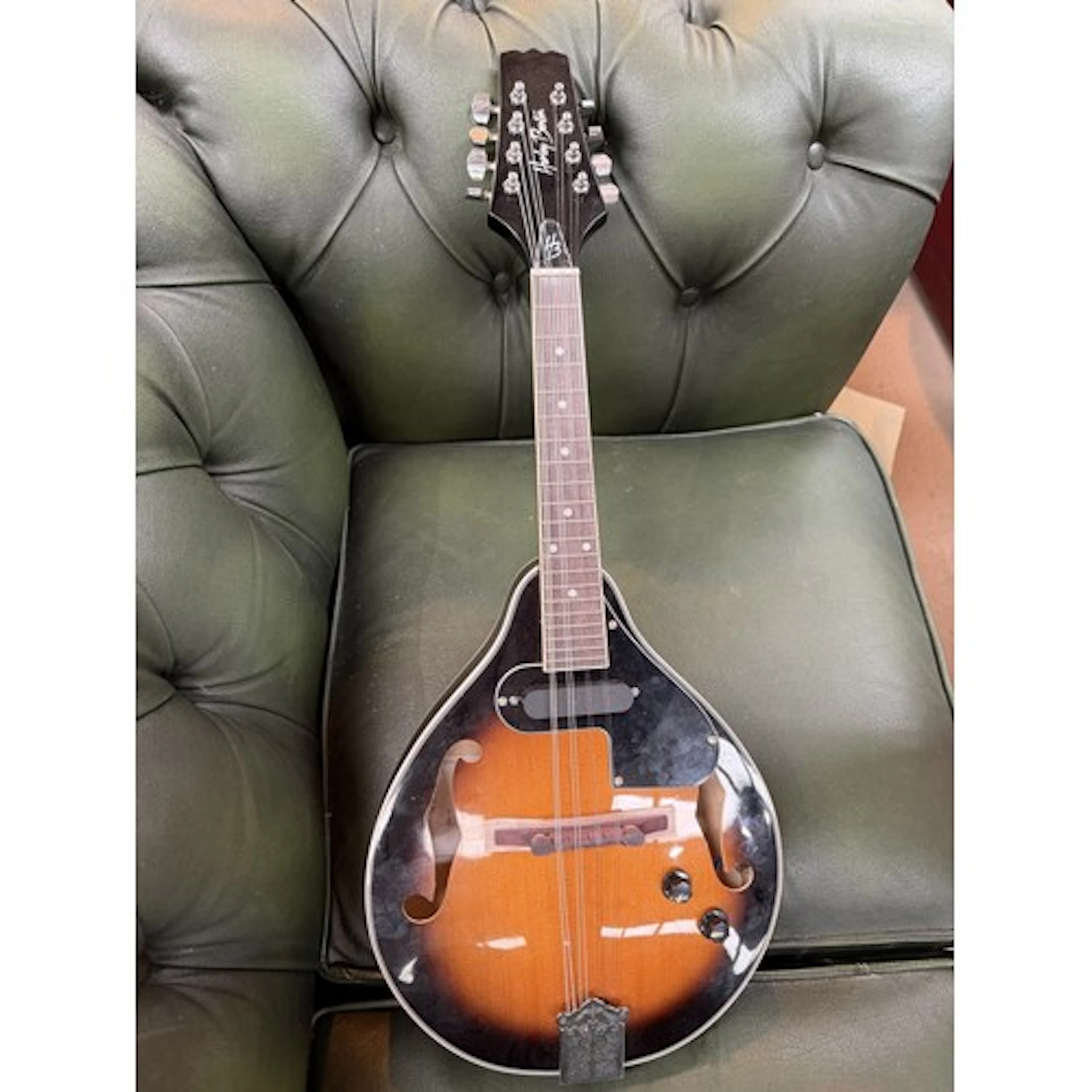 A Harley Benton HB MA -50E mandolin VS in vintage sunburst f...