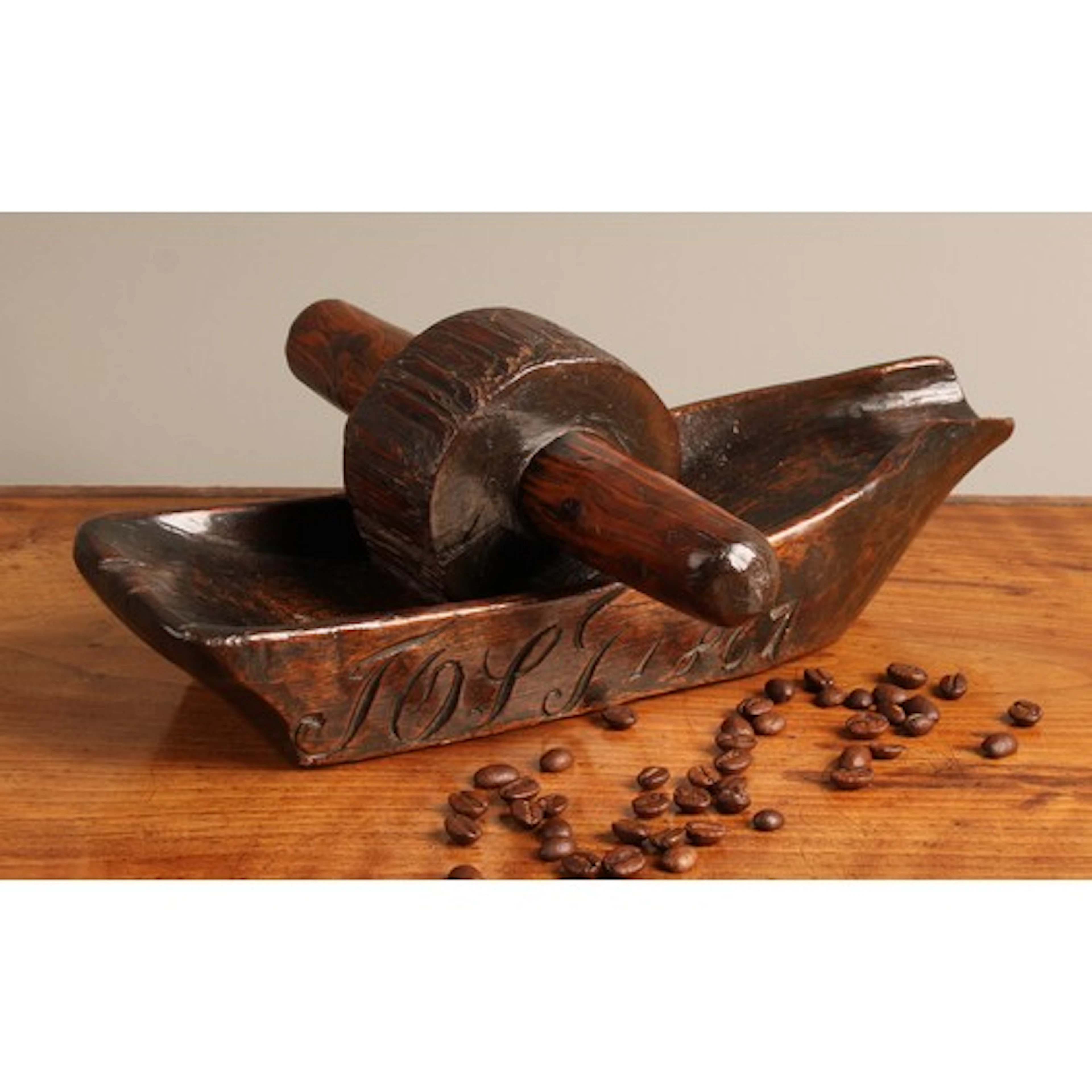 Treen - a 19th century Scandinavian boat shaped roller grind...