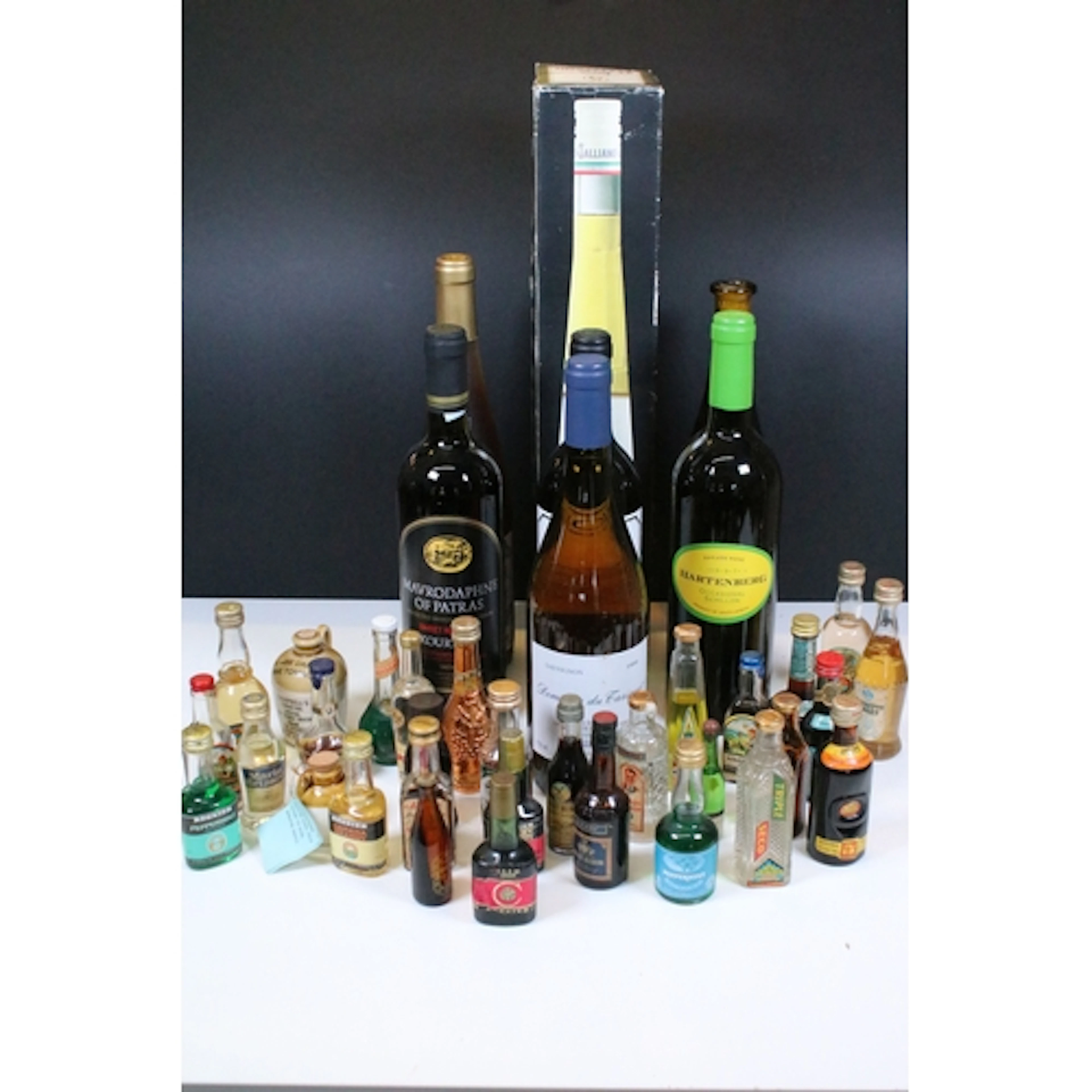 Collection of mixed alcohol, to comprise a group of mixed wi...