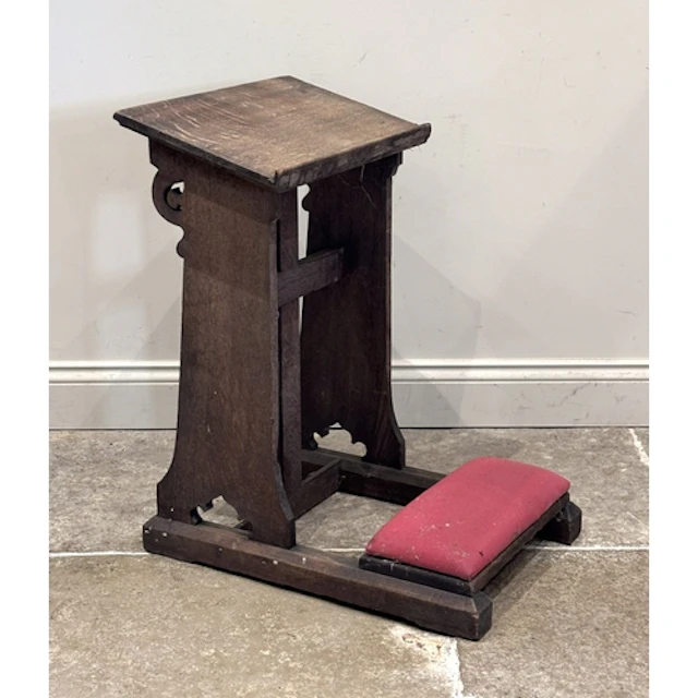 An Ecclesiastical oak prayer kneeler, with reading platform ...