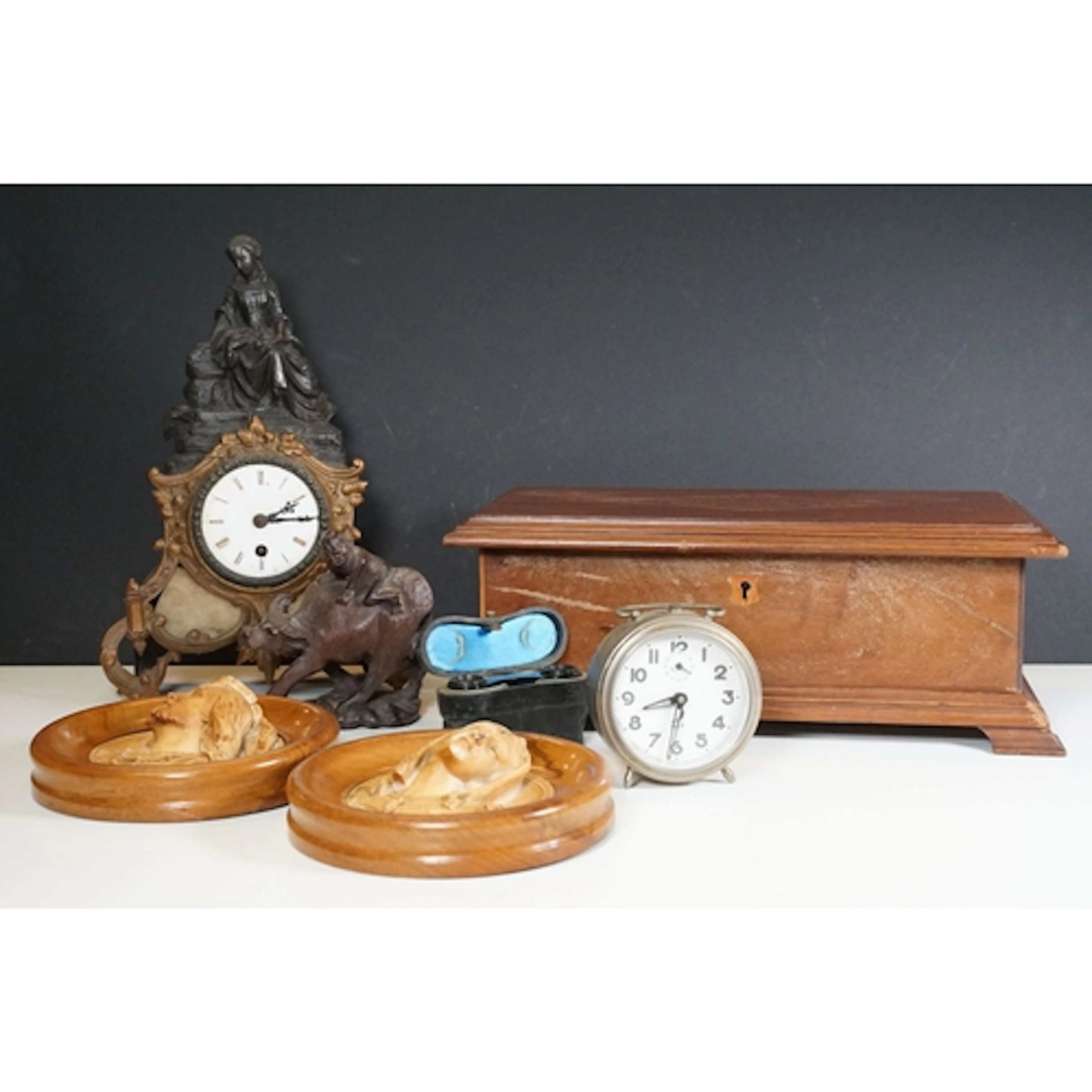 Collection of mixed collectables to include a pair of Renais...