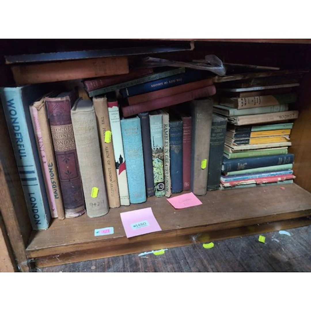 A collection of books featuring the English capital of Londo...