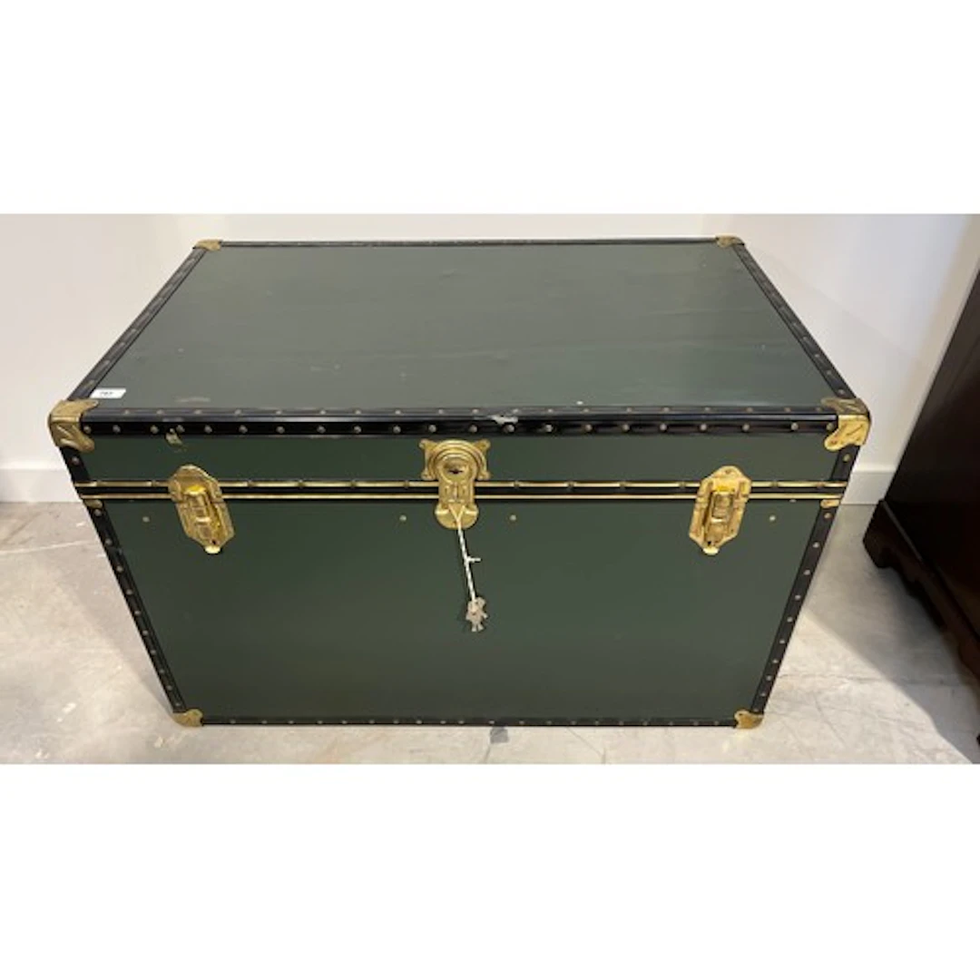Large green leather bound storage trunk, 100cm long x 62cm d...