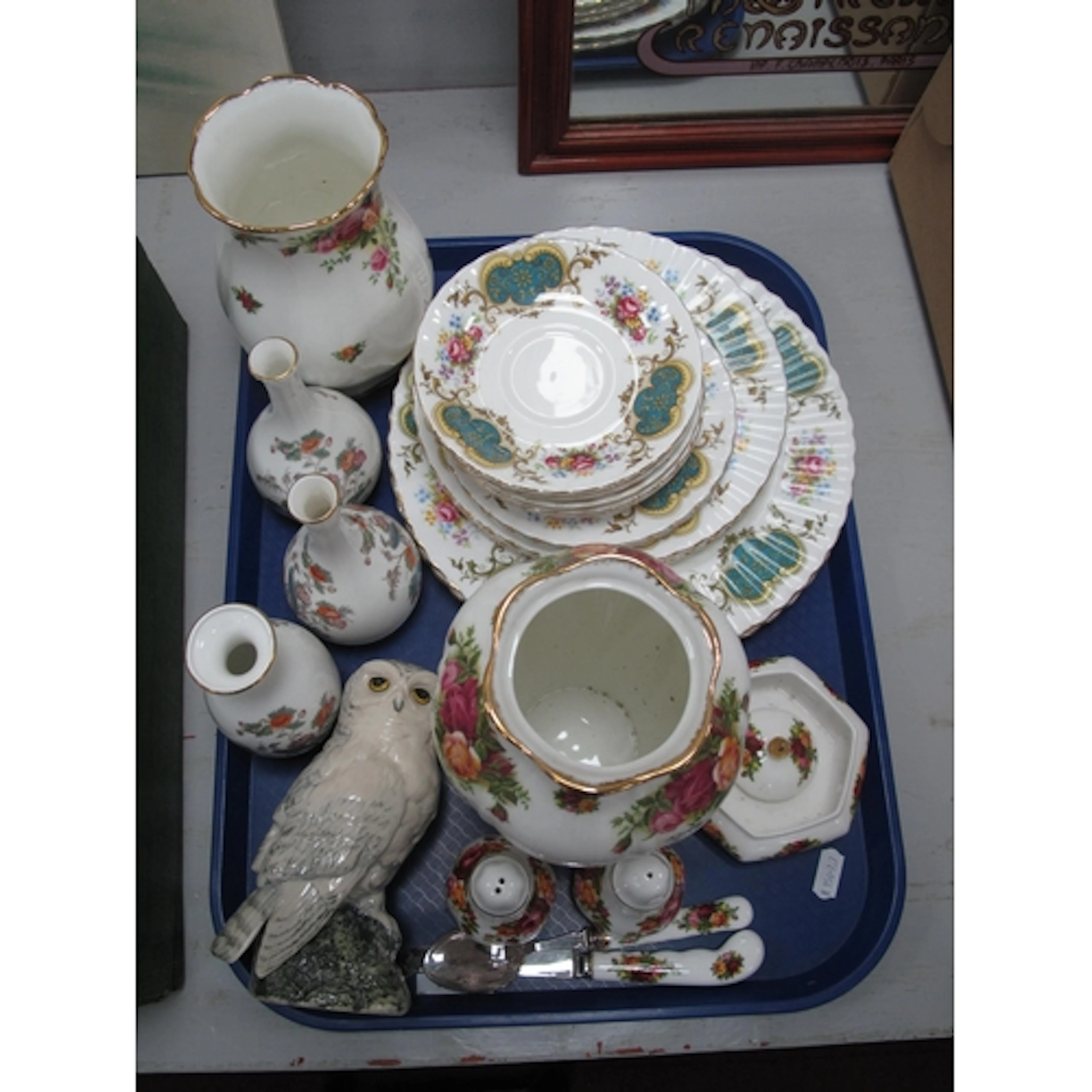 Royal Albert Berkeley Table Ware of 14 pieces, Wedgwood Kuta...