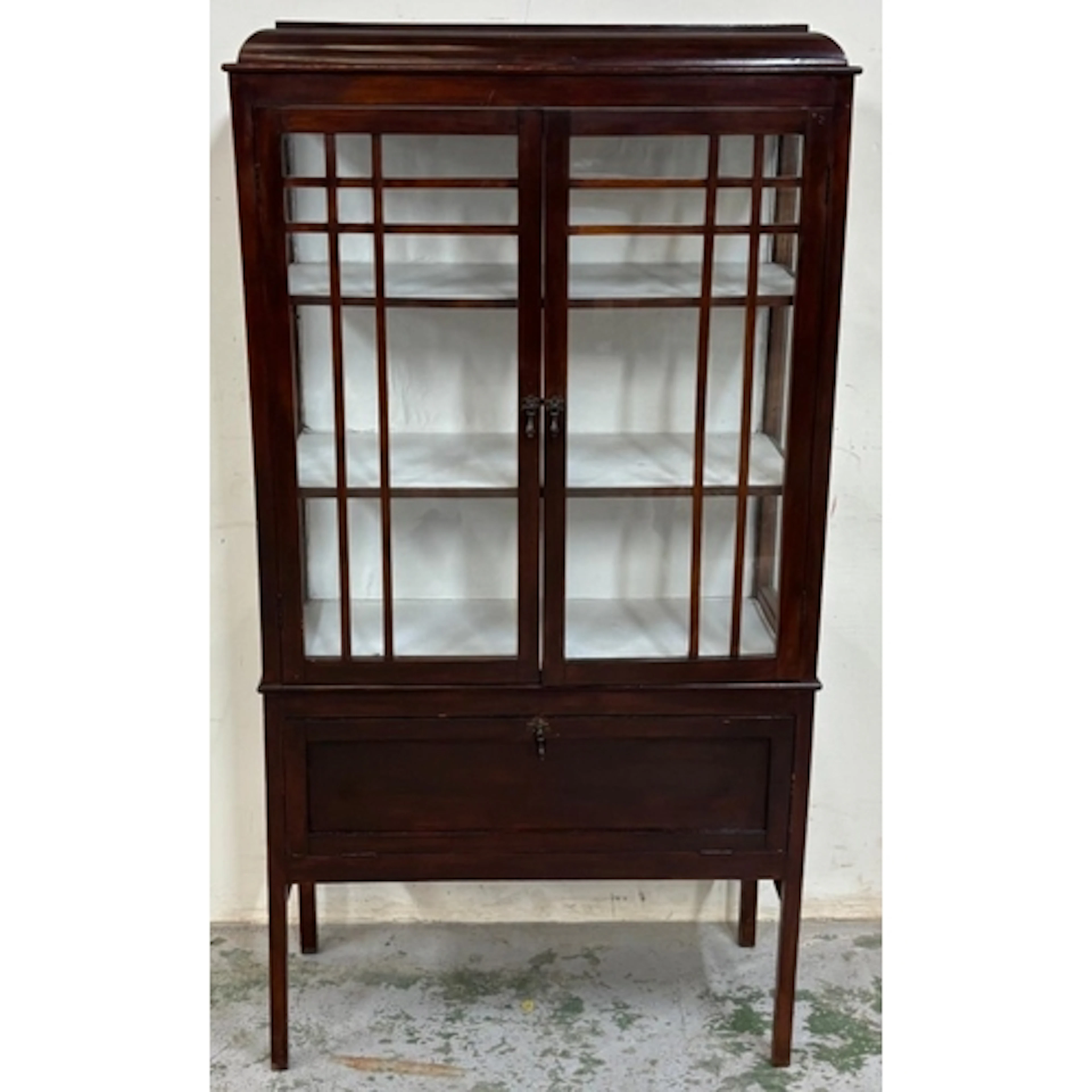 An Art Deco style display cabinet.